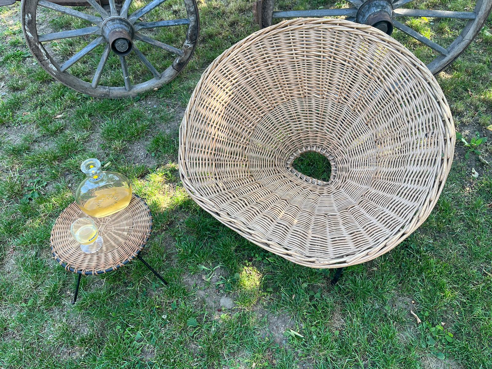 Fauteuil corbeille avec tabouret – Image 6