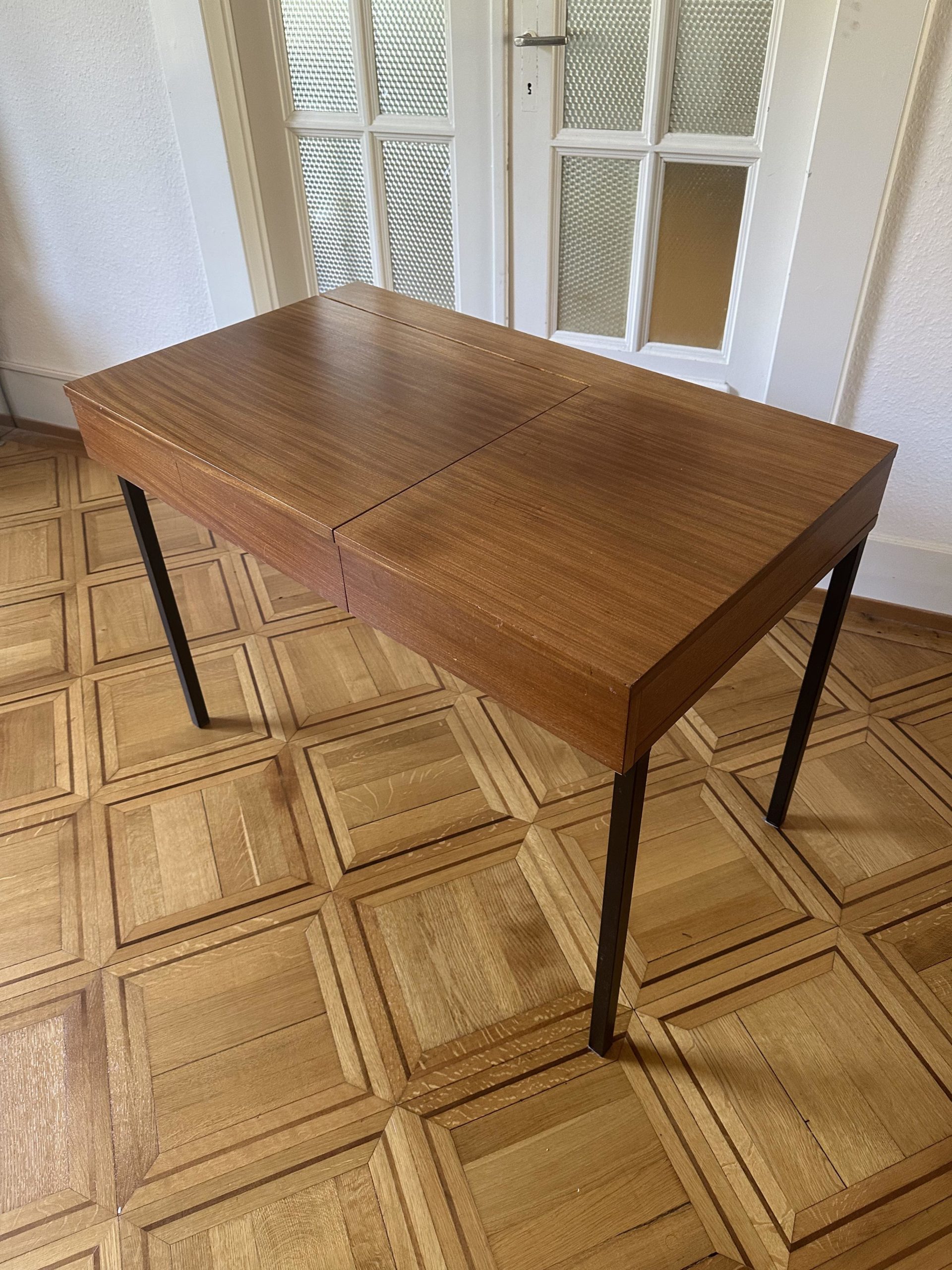 Petit bureau fin / coiffeuse en teck – Image 3