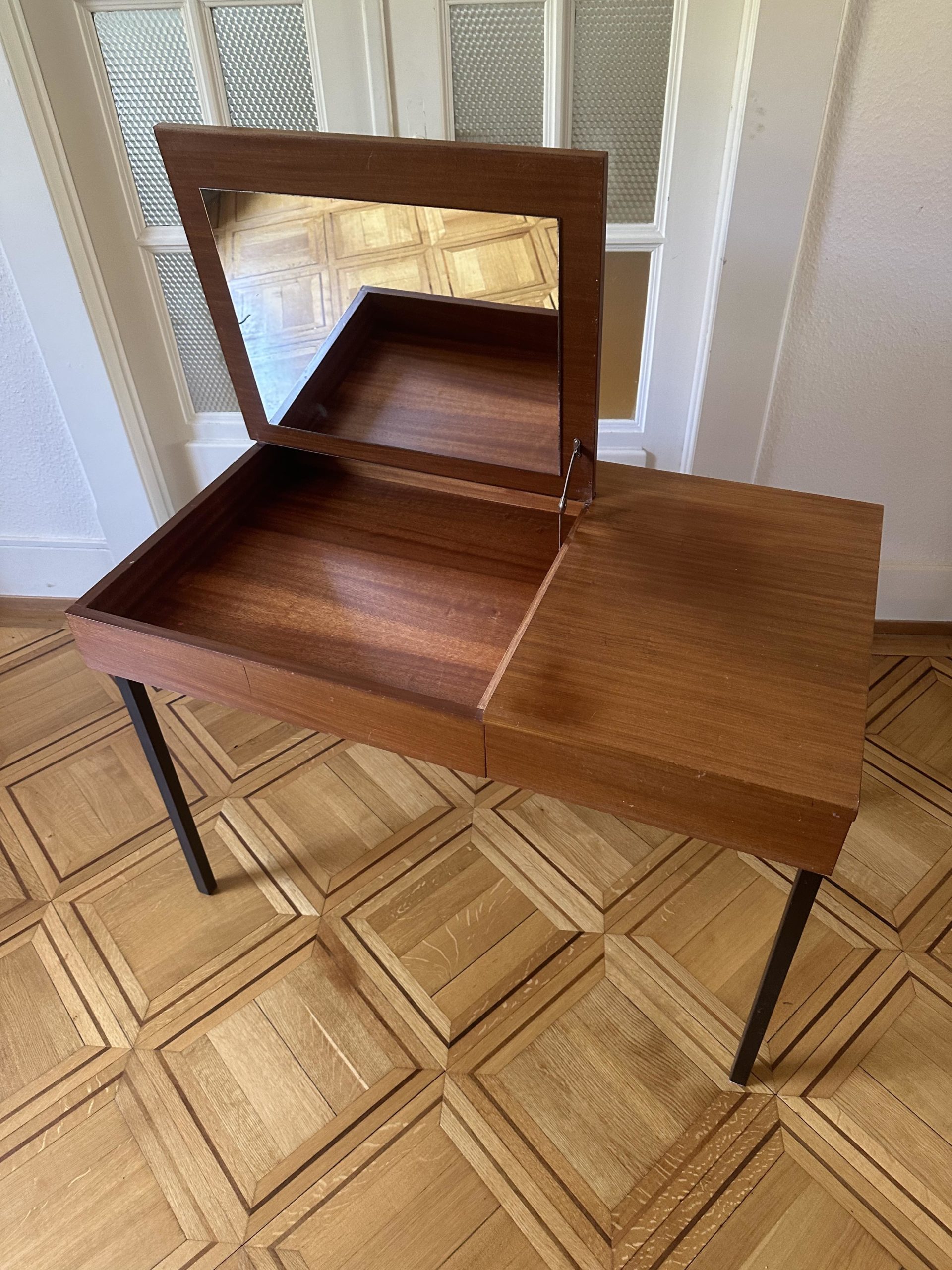 Petit bureau fin / coiffeuse en teck – Image 4