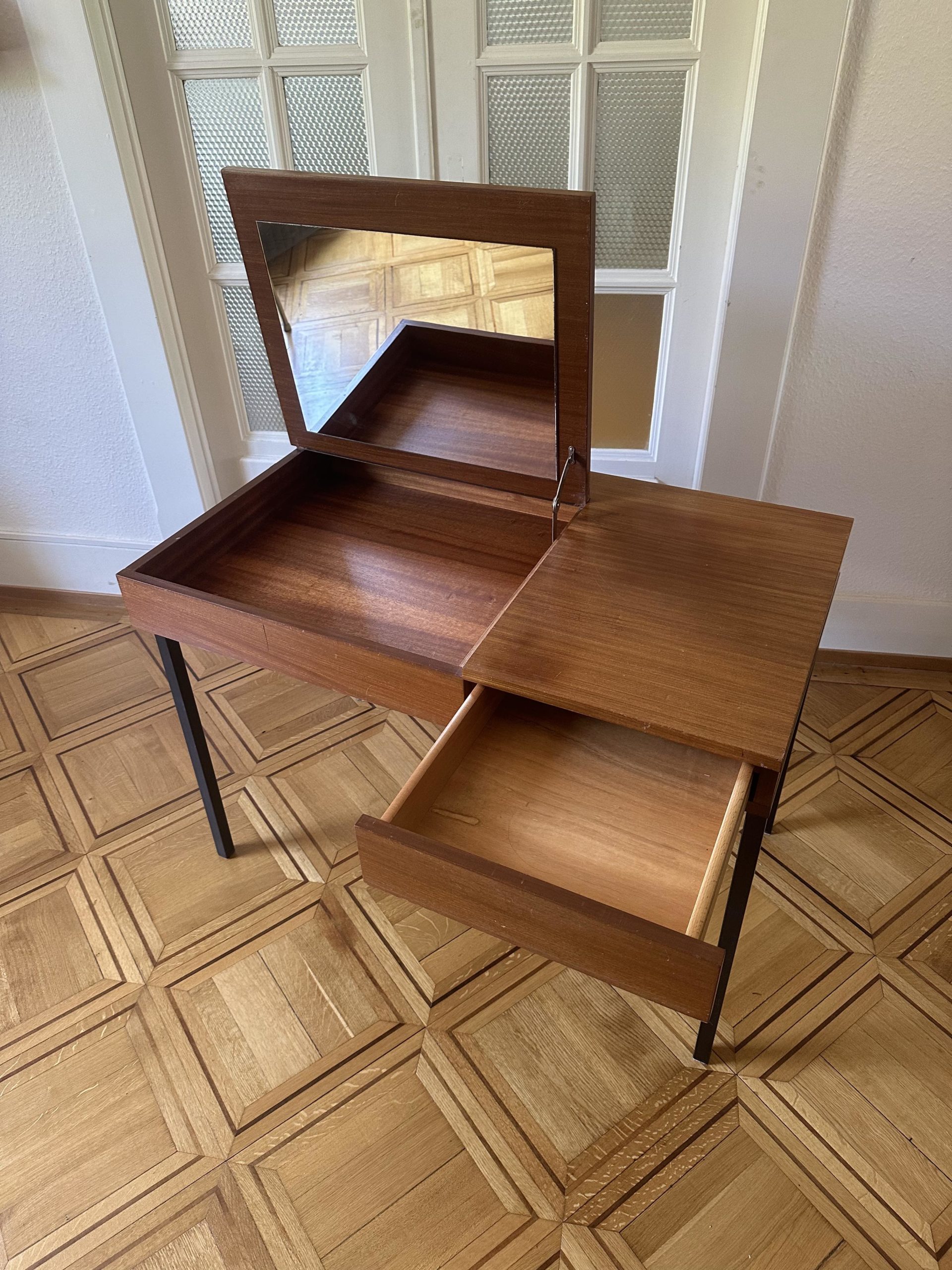 Petit bureau fin / coiffeuse en teck – Image 2