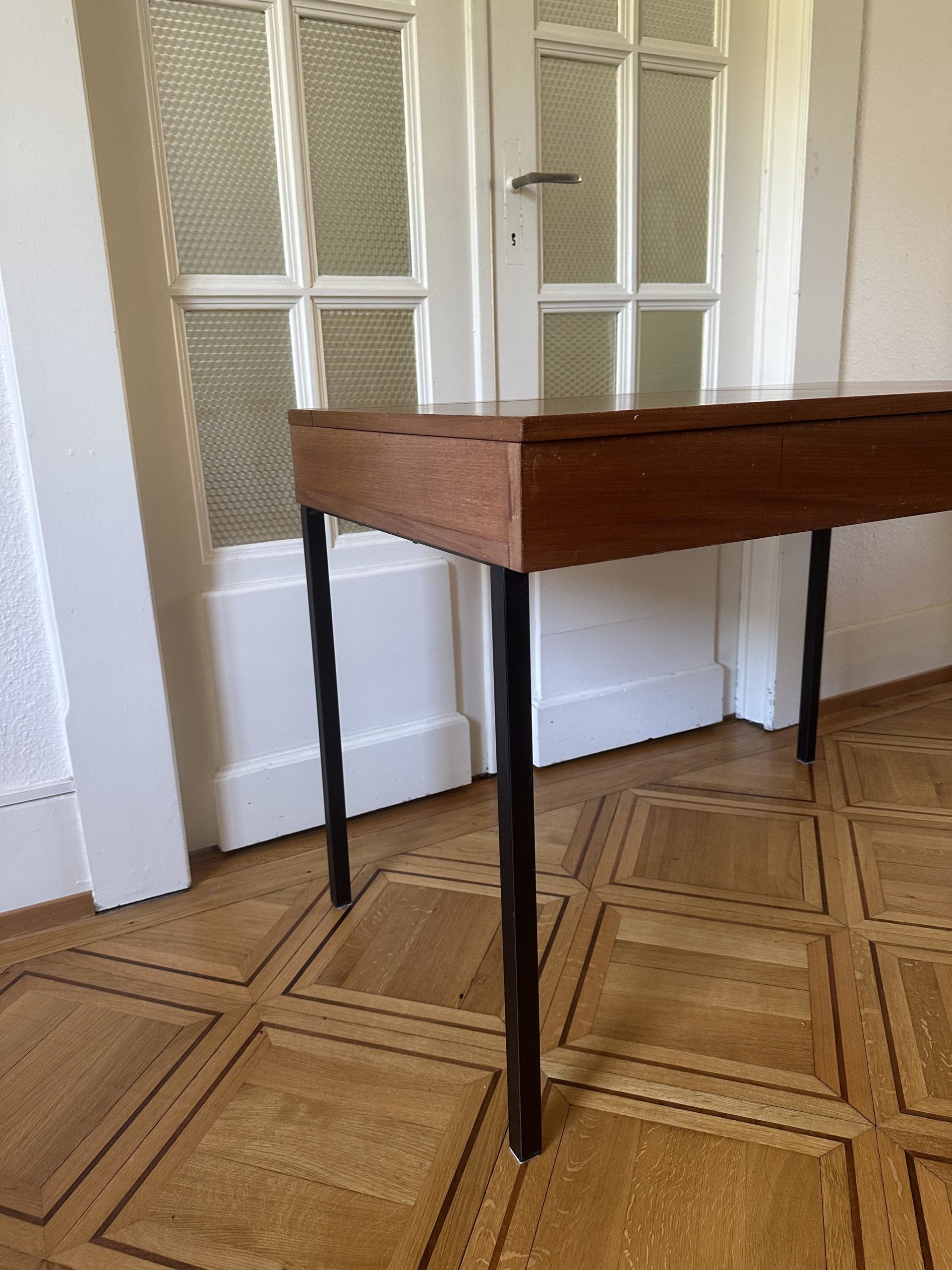 Petit bureau fin / coiffeuse en teck – Image 8