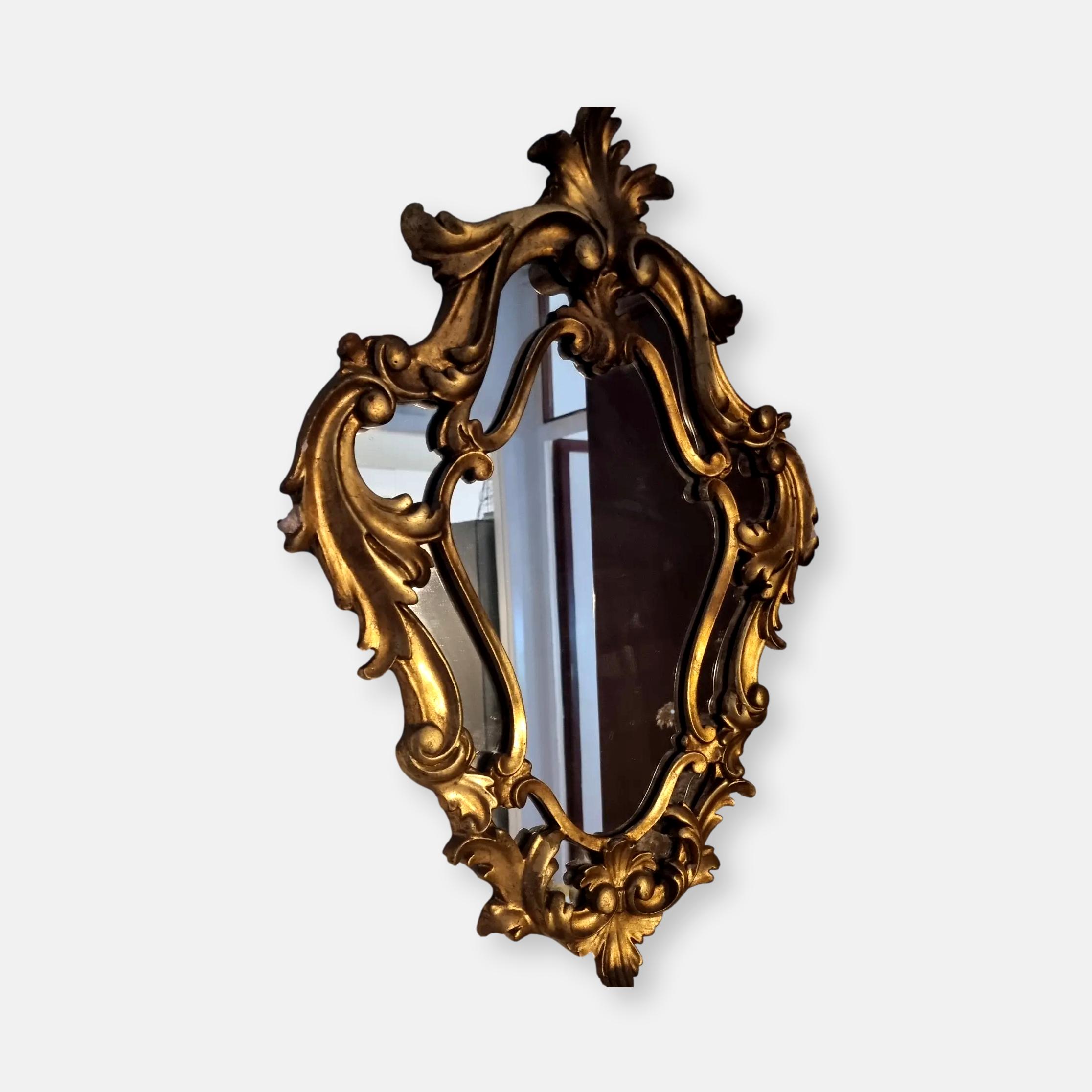 Ancien miroir doré en bois