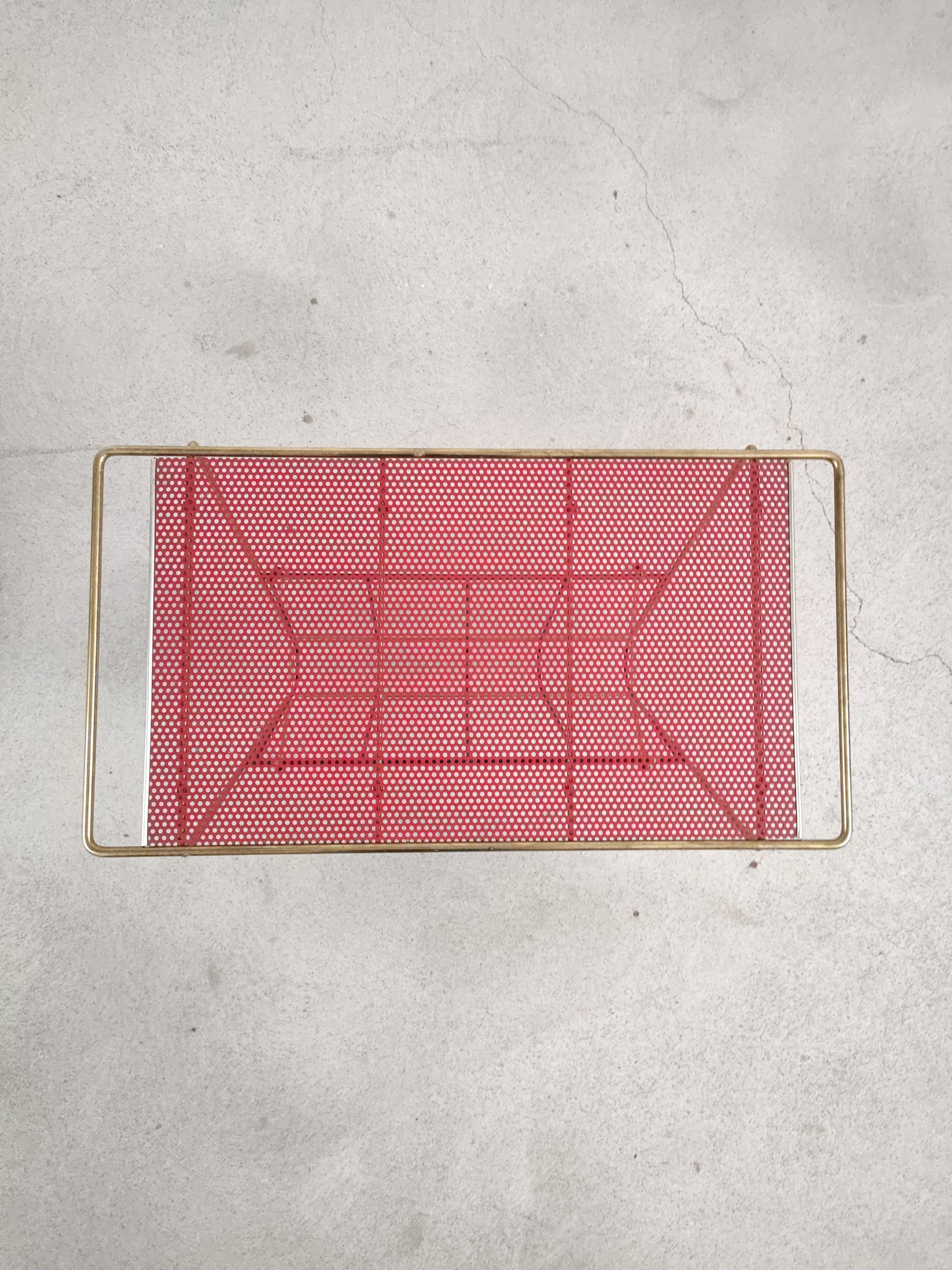 Porte-revues rouge perforé – Image 7