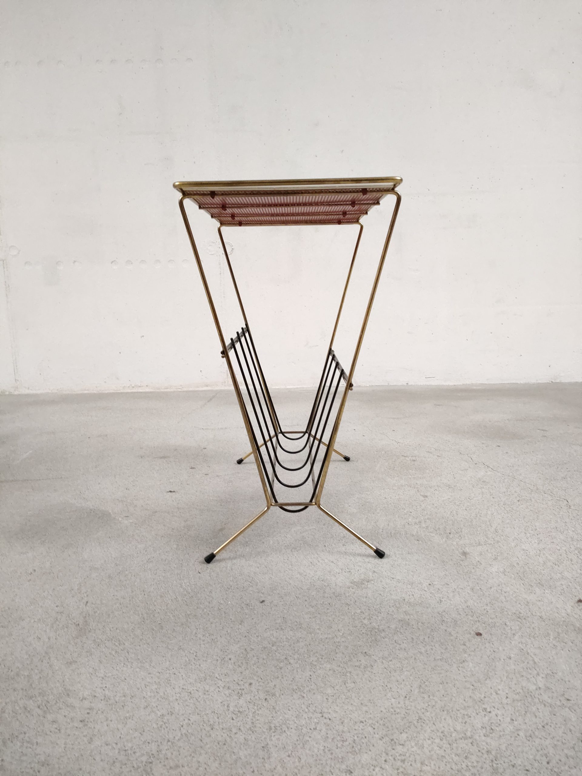 Porte-revues rouge perforé – Image 6