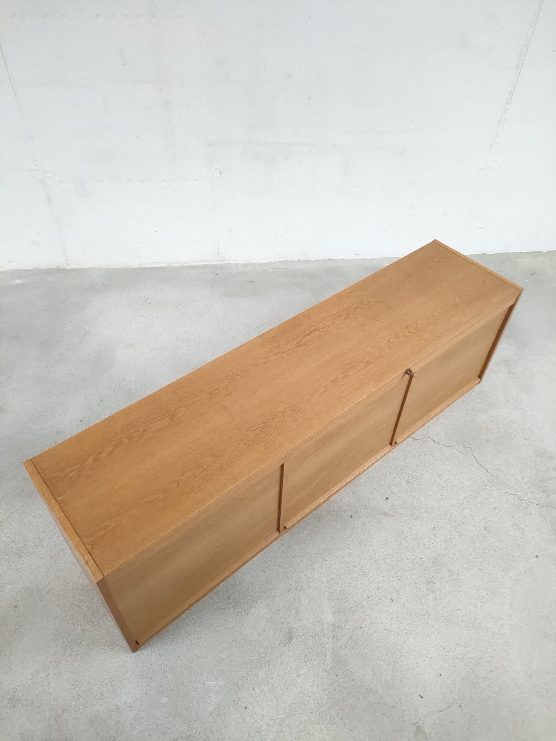 Meuble de rangement à rideaux – Image 5