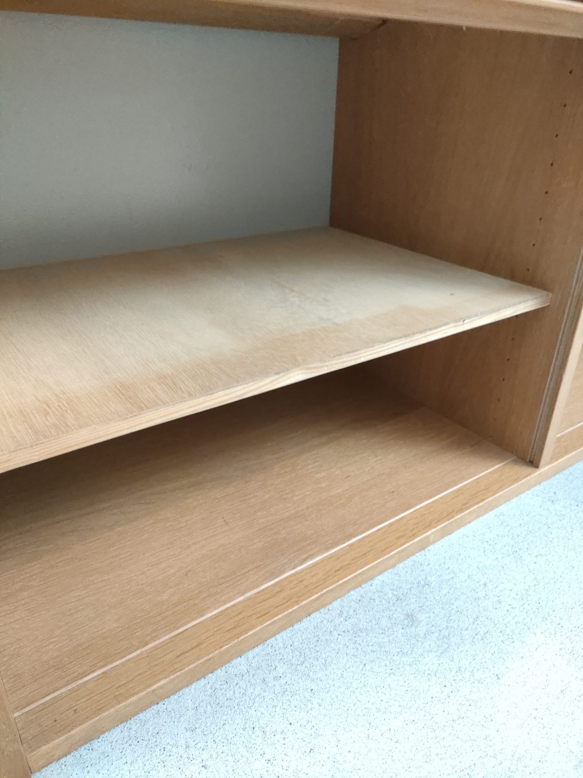 Meuble de rangement à rideaux – Image 6