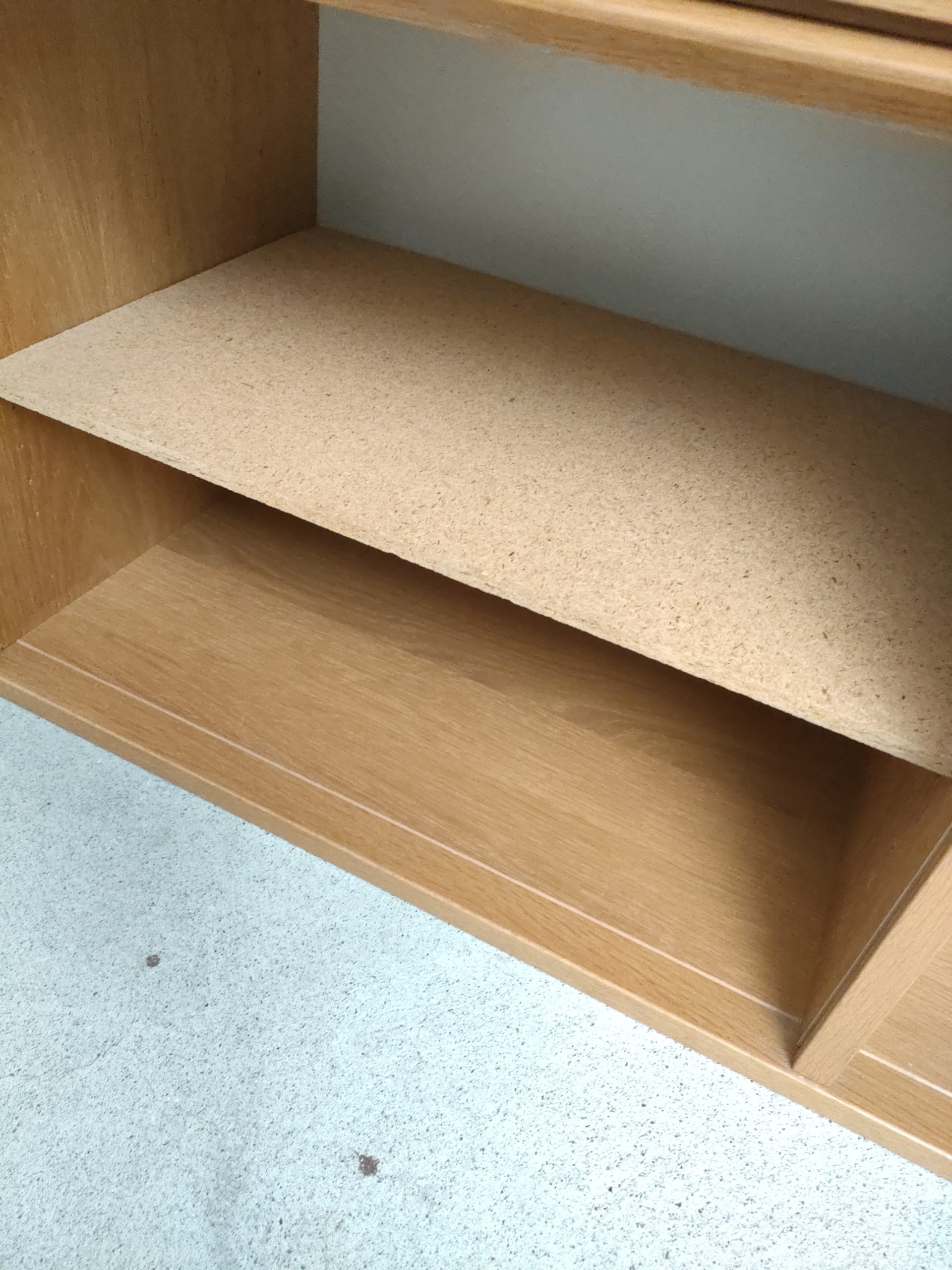 Meuble de rangement à rideaux – Image 7