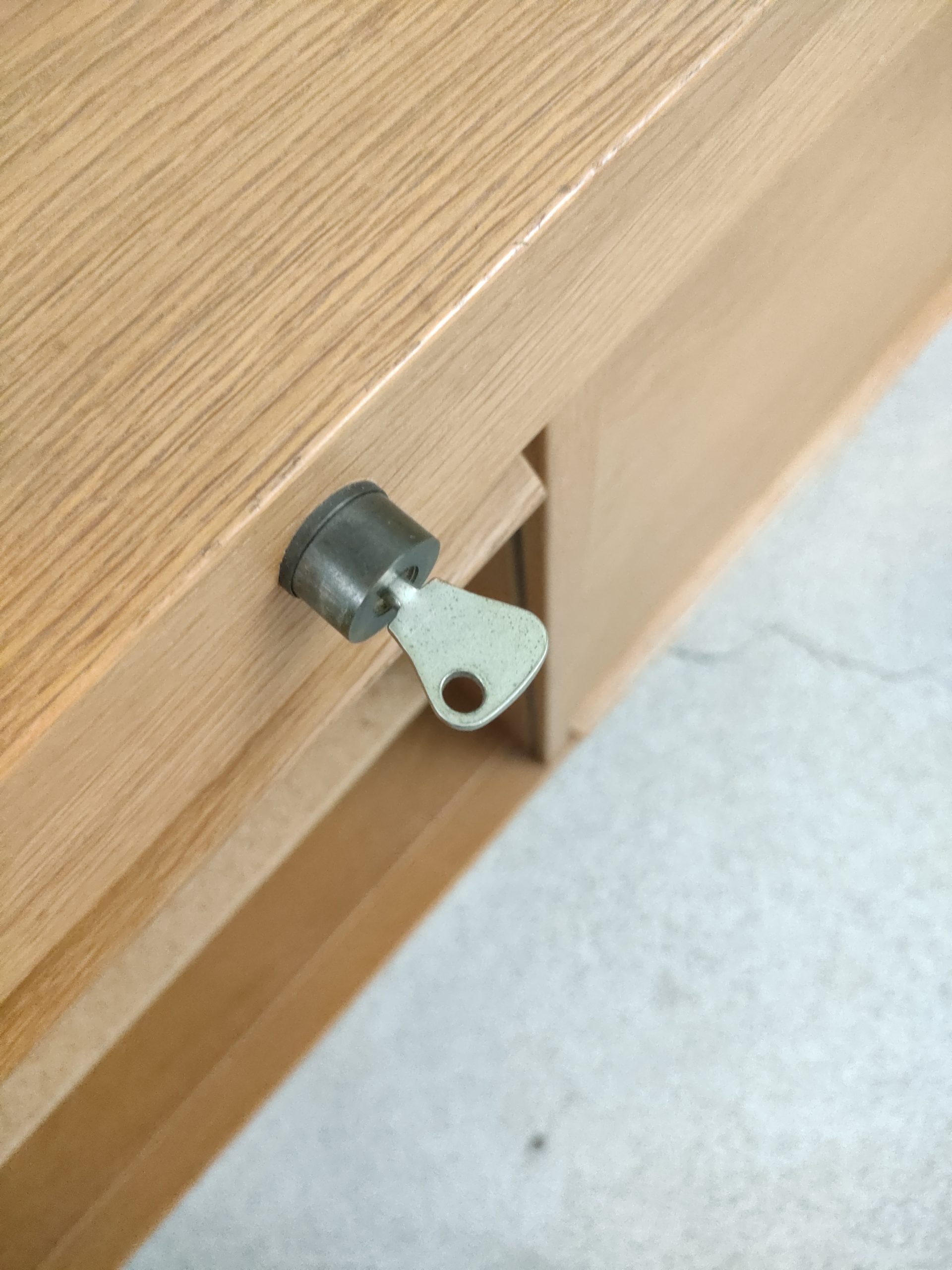 Meuble de rangement à rideaux – Image 10