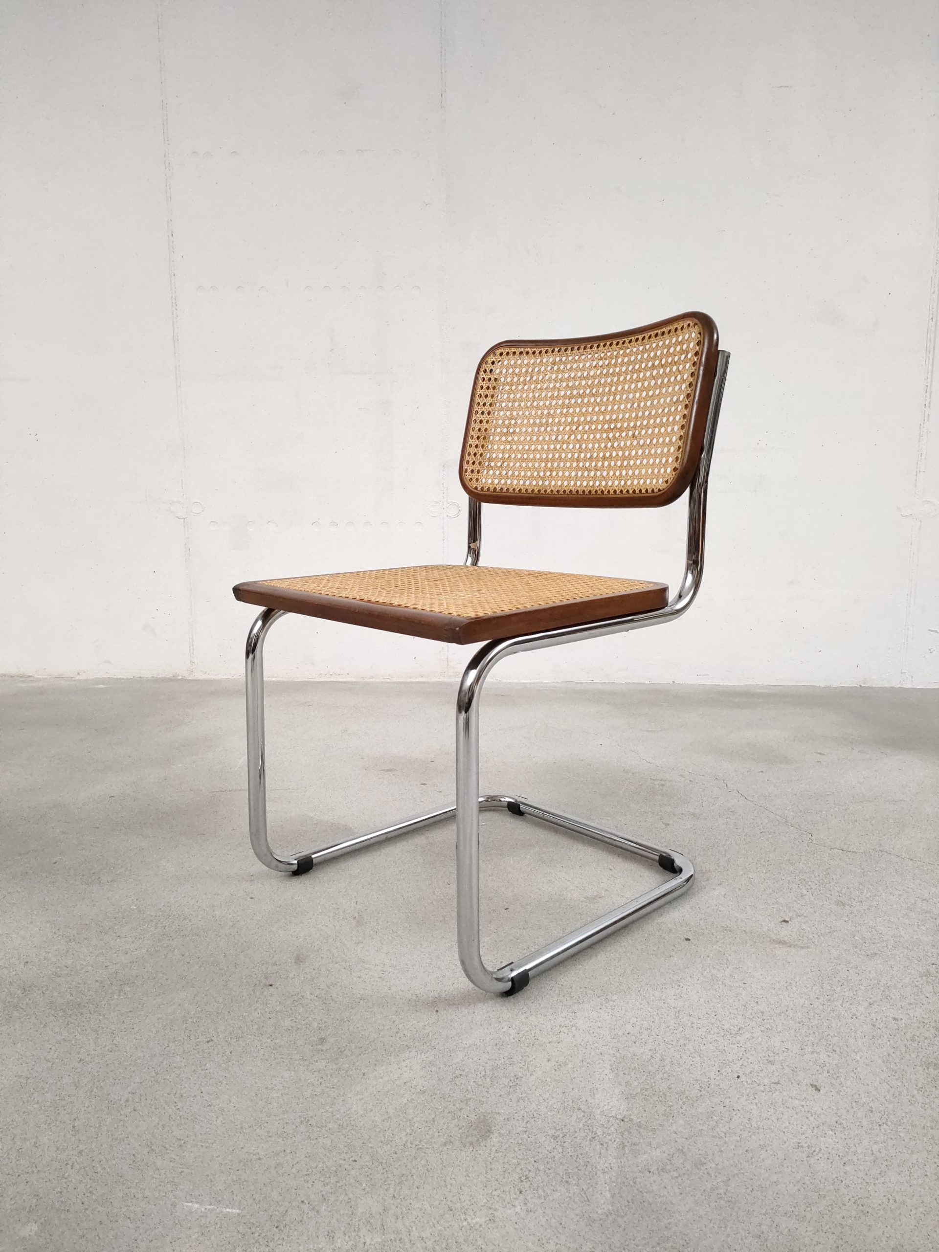 Chaise cantilever en cannage – Image 2