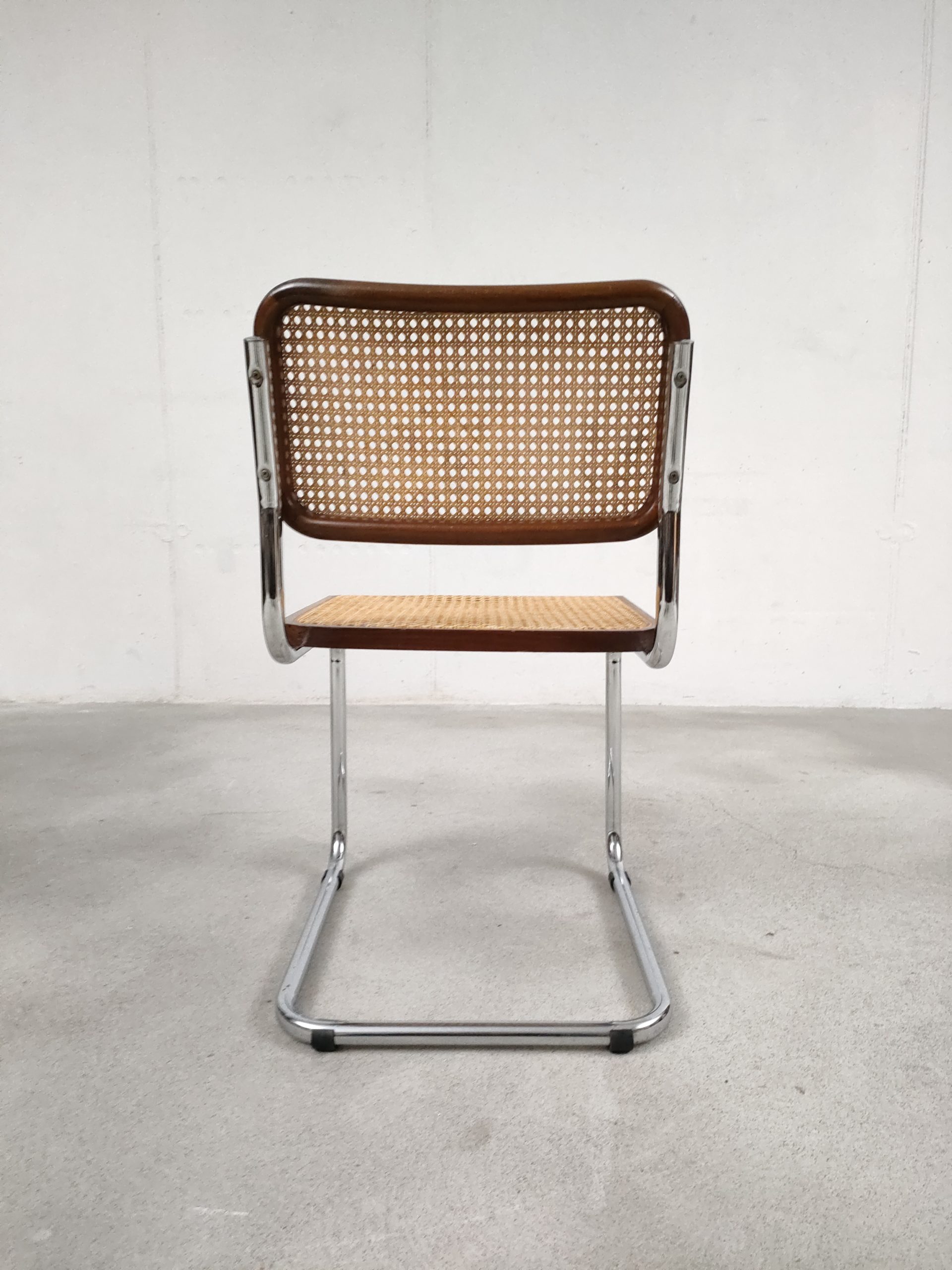 Chaise cantilever en cannage – Image 7