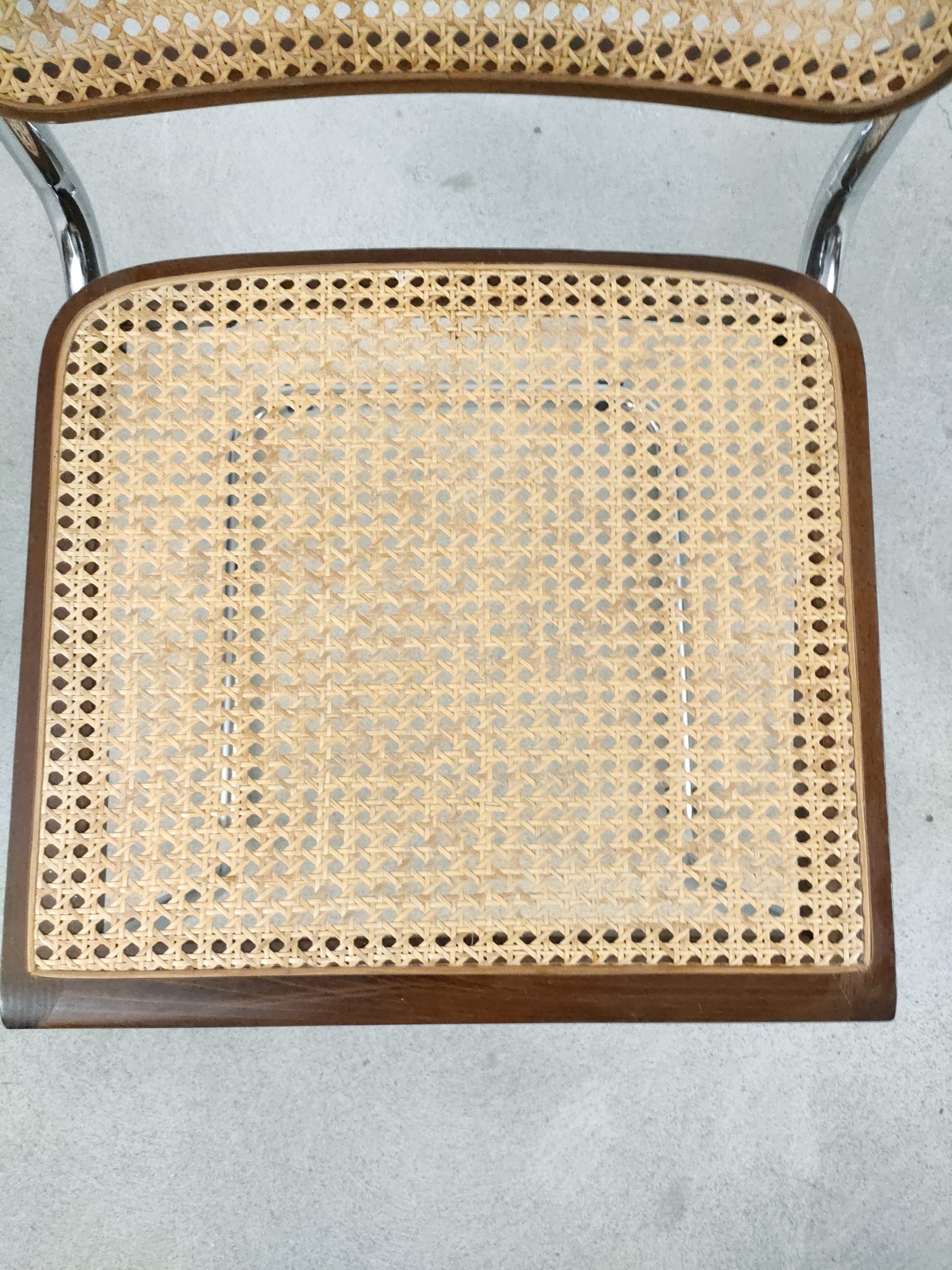 Chaise cantilever en cannage – Image 10