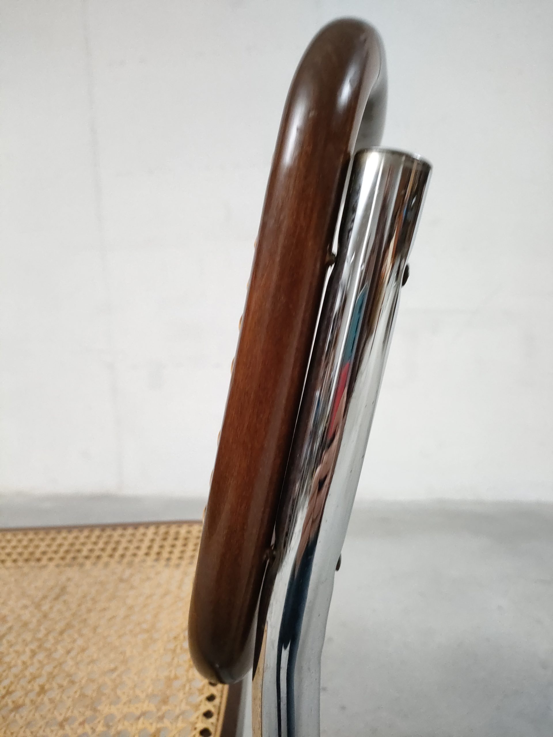 Chaise cantilever en cannage – Image 12