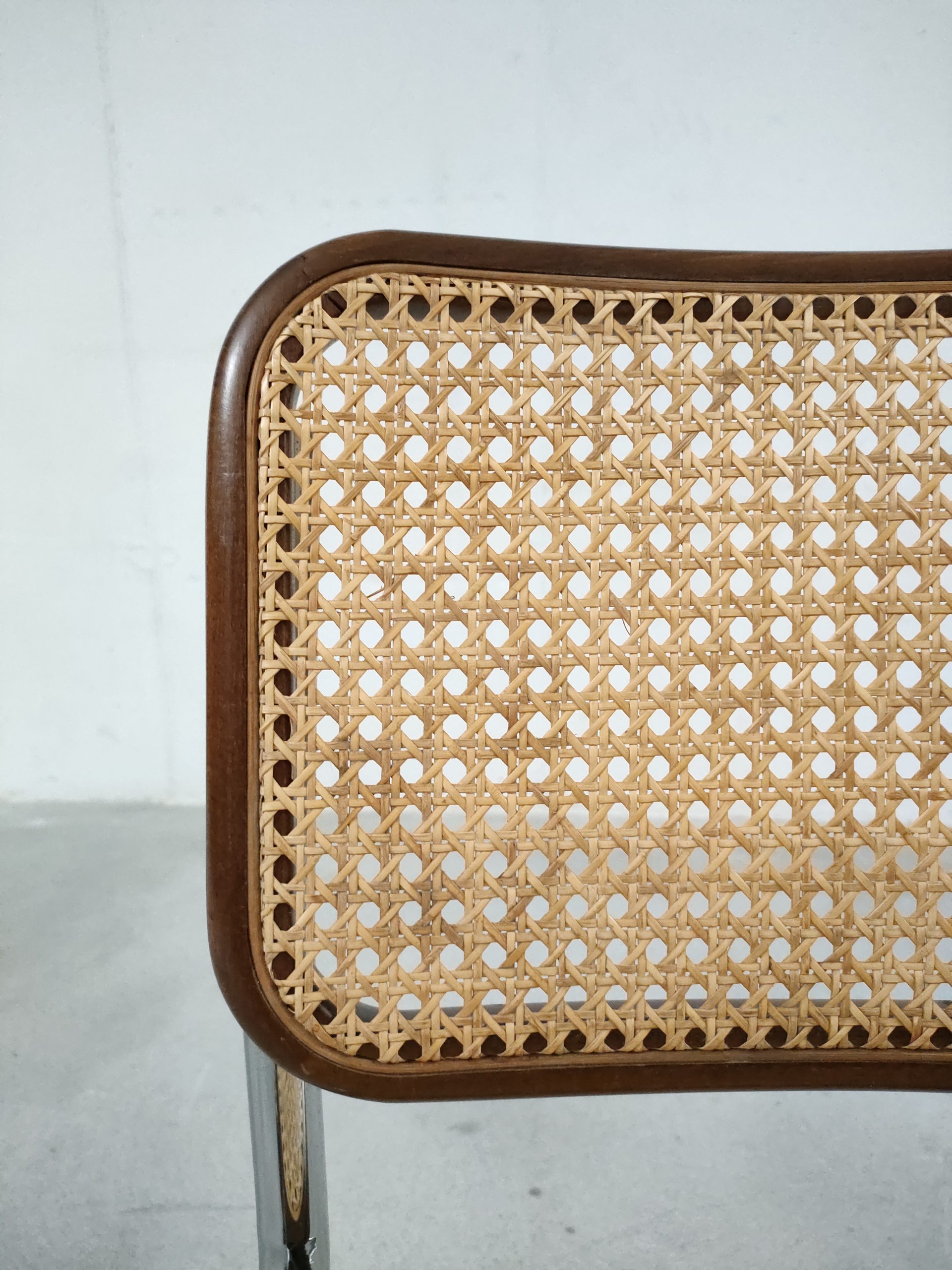 Chaise cantilever en cannage – Image 14