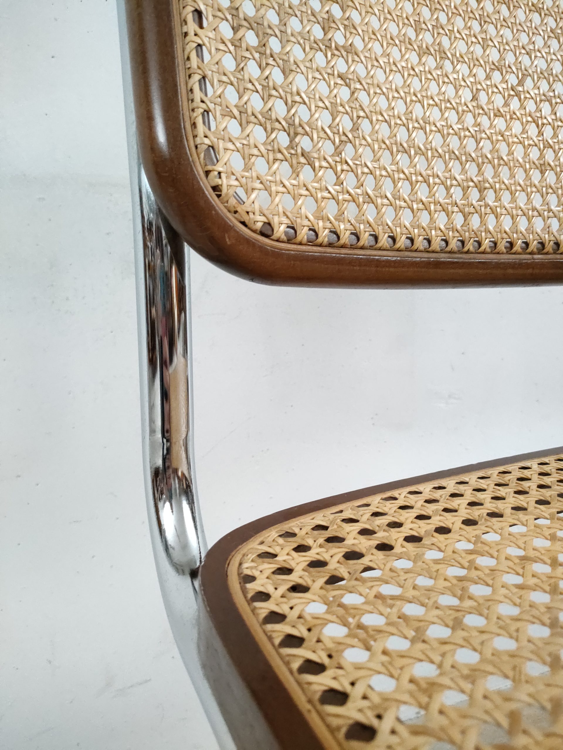 Chaise cantilever en cannage – Image 16