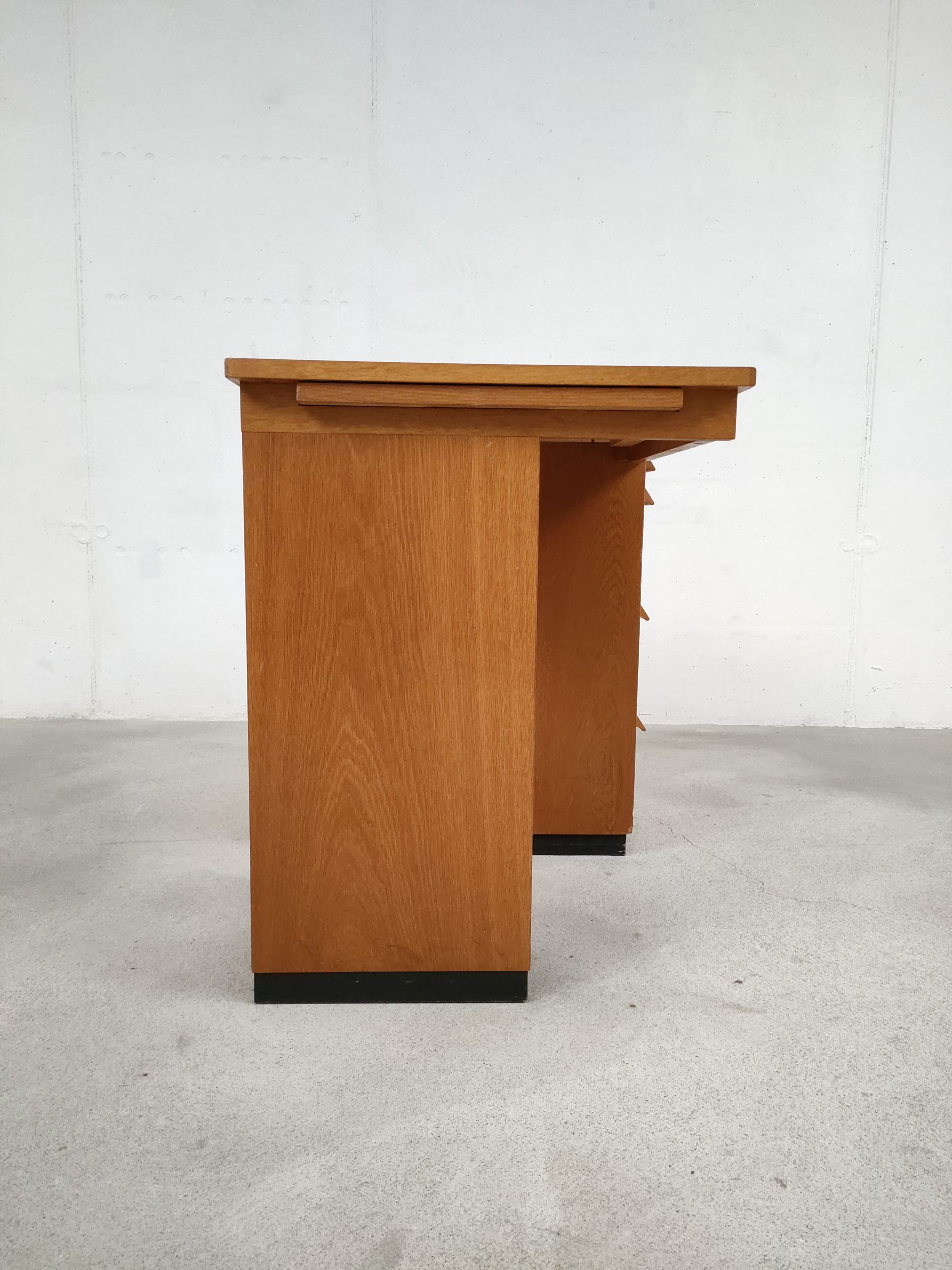 Bureau vintage en bois – Image 14