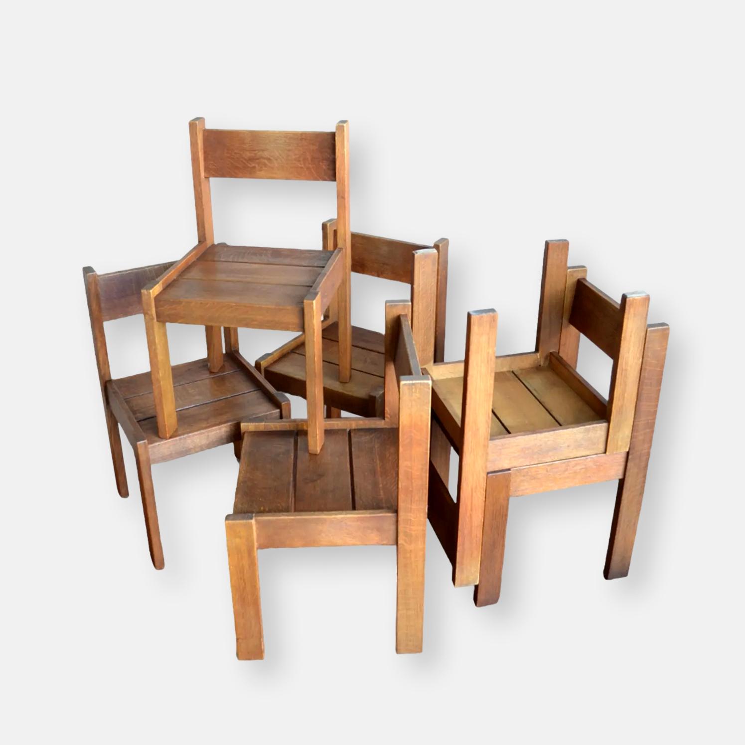 Chaises brutalistes en chêne