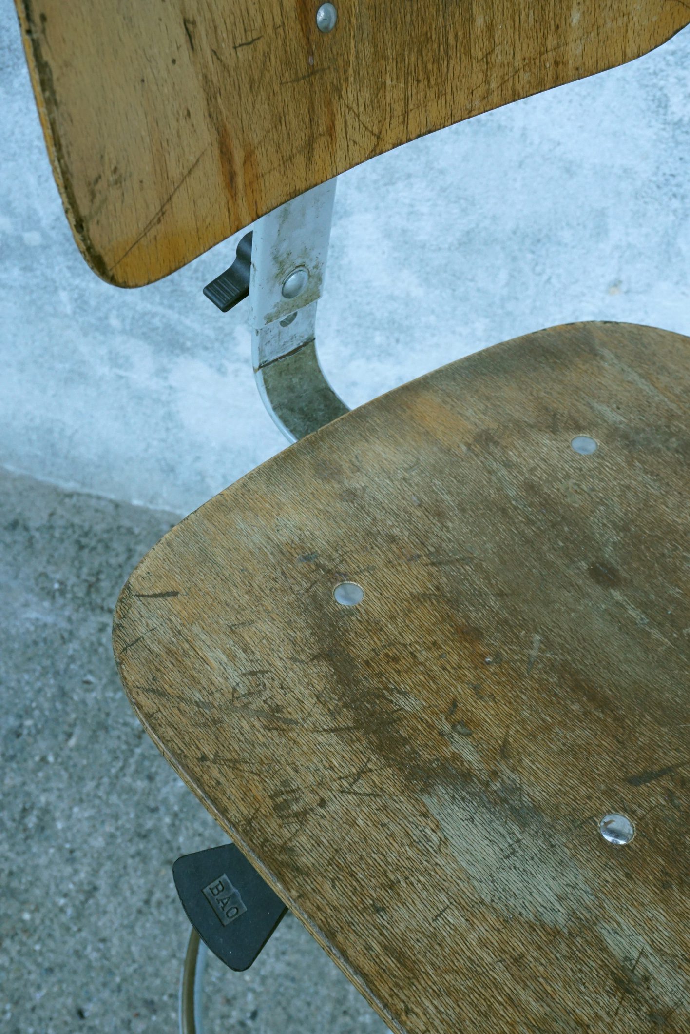 Chaise d'atelier industrielle fabrication Française – Image 6