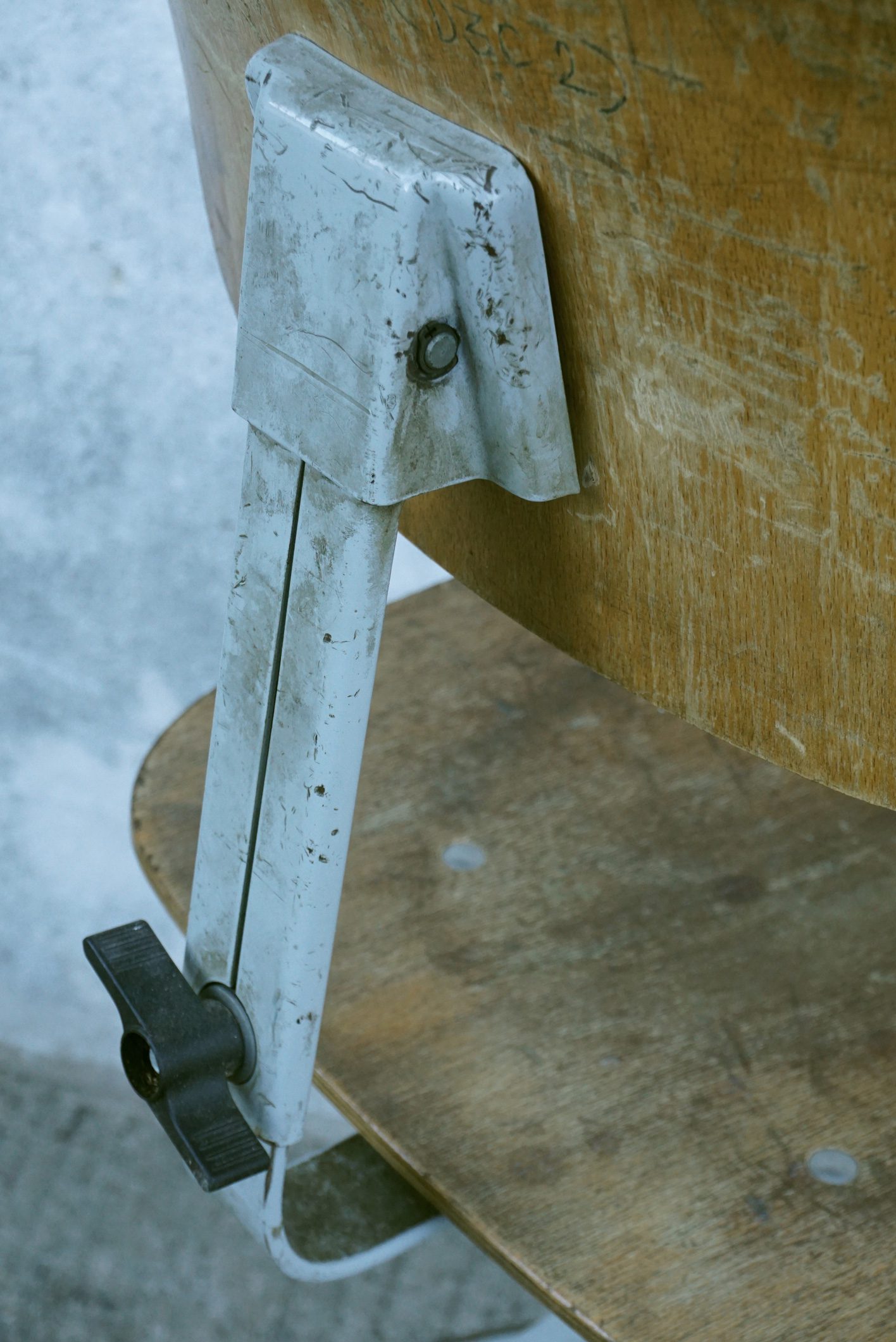 Chaise d'atelier industrielle fabrication Française – Image 7