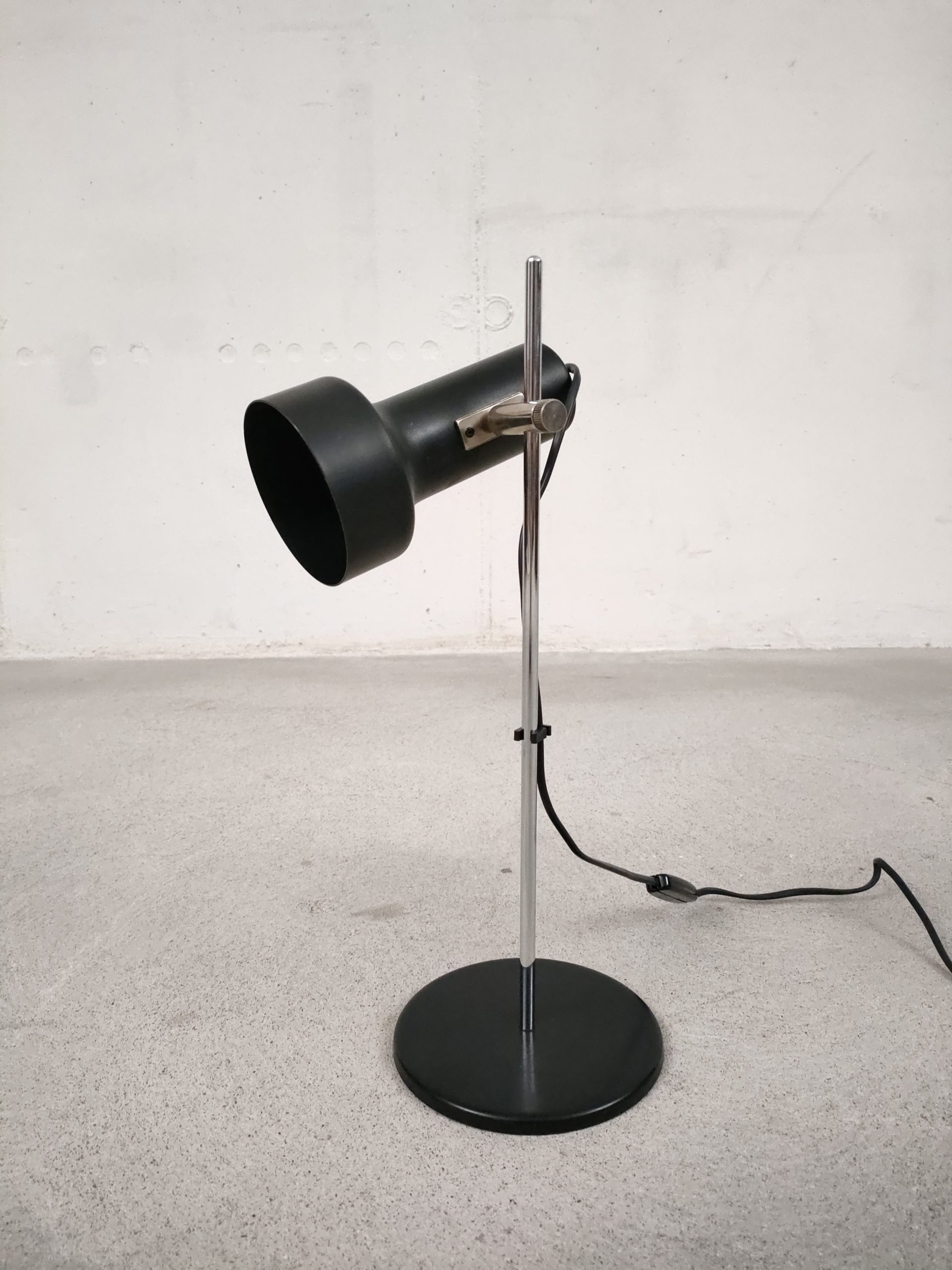 Lampe de table spot noire – Image 4