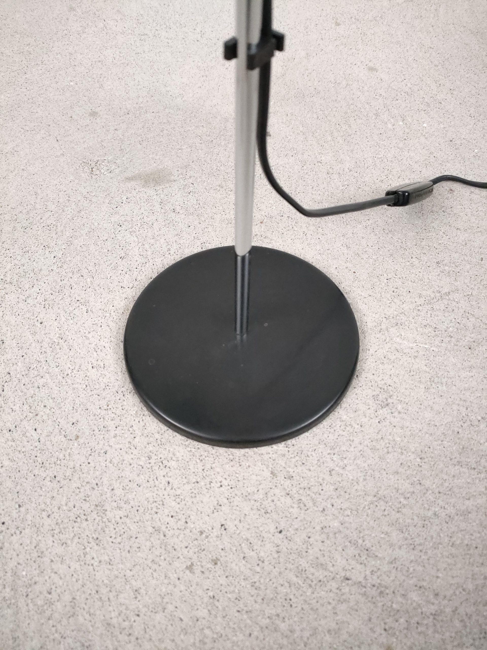 Lampe de table spot noire – Image 6