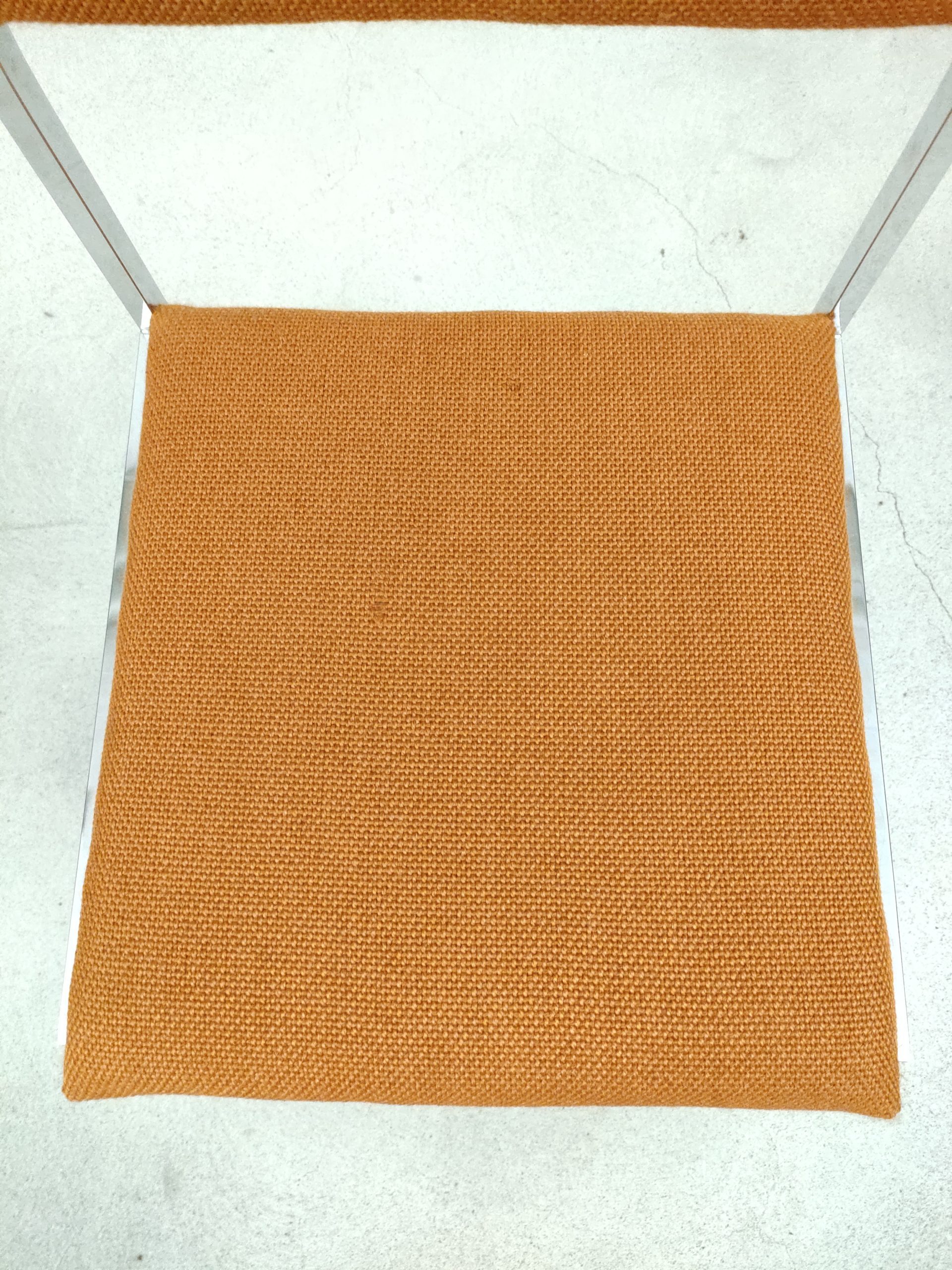 Chaise orange – Image 10