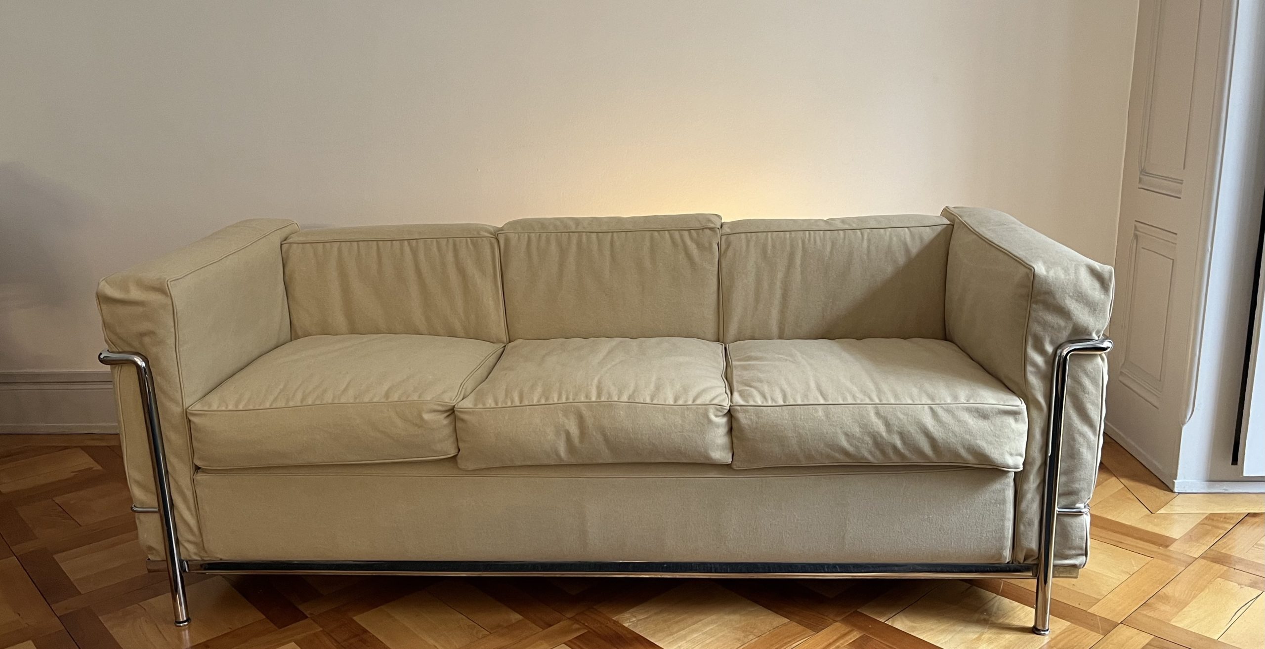 Ensemble LC2 de Le Corbusier, Perriand, Jeanneret par Cassina – Image 2