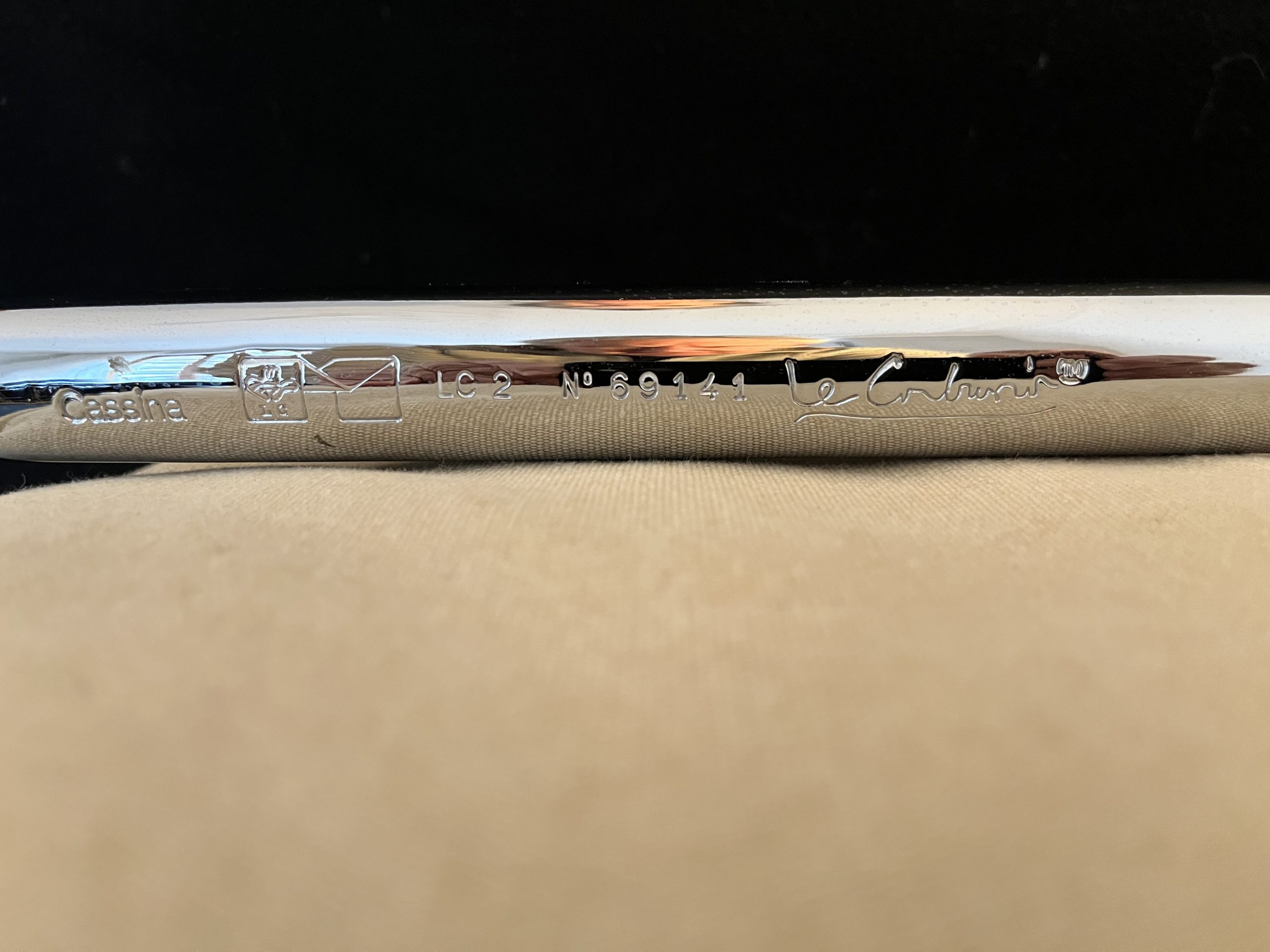 Ensemble LC2 de Le Corbusier, Perriand, Jeanneret par Cassina – Image 7