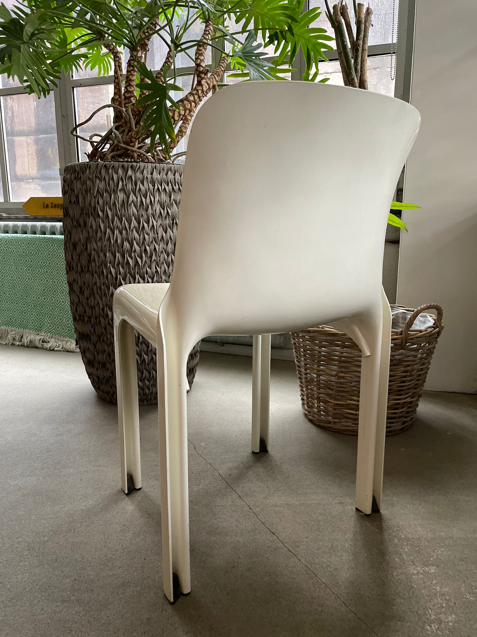 Paire de chaises Selene de Vico Magistretti – Image 6