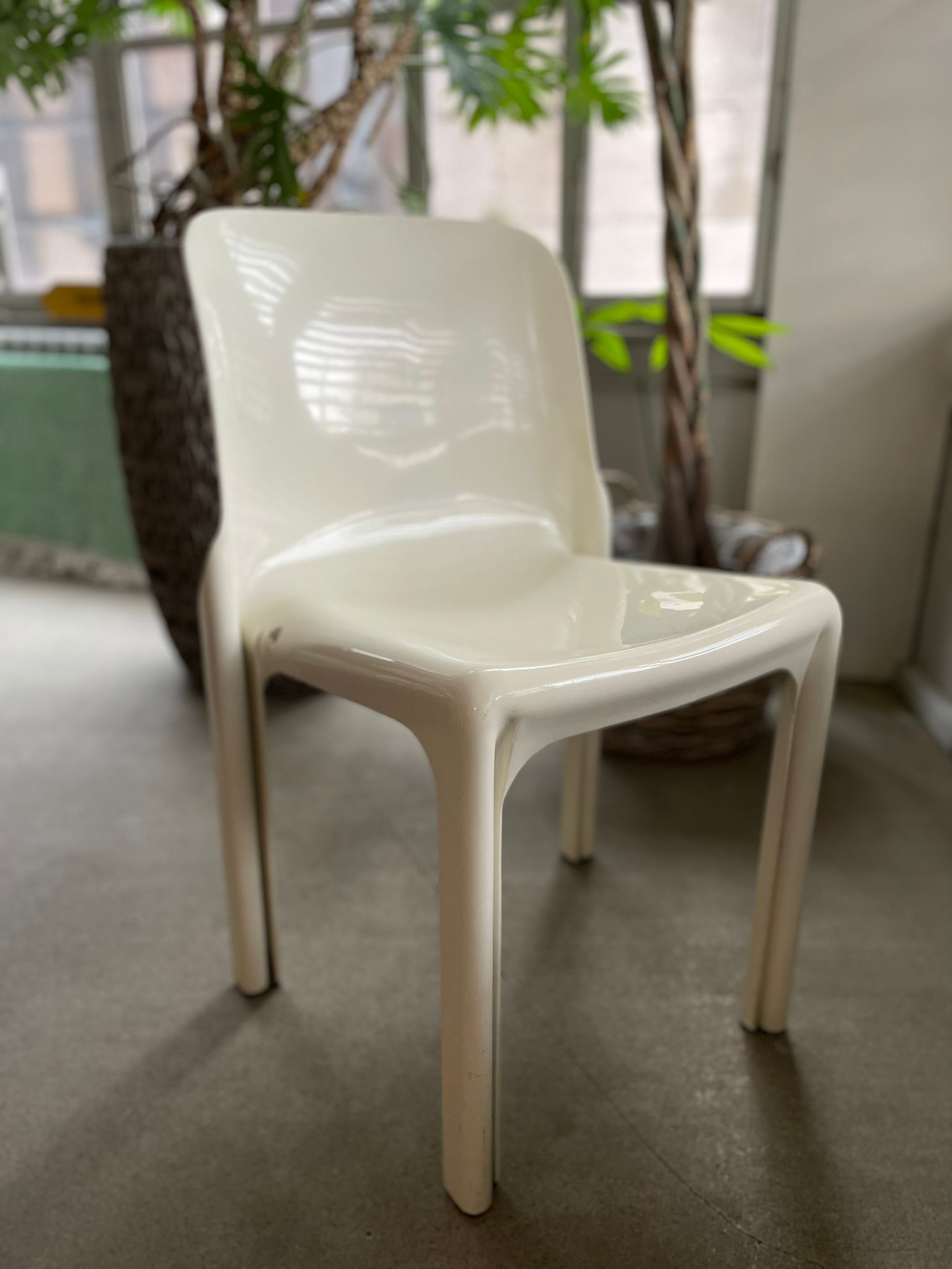 Paire de chaises Selene de Vico Magistretti – Image 4