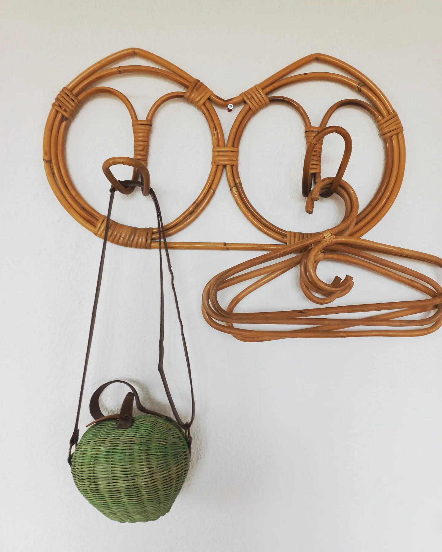 Porte-manteau en rotin avec cintres – Bild 3