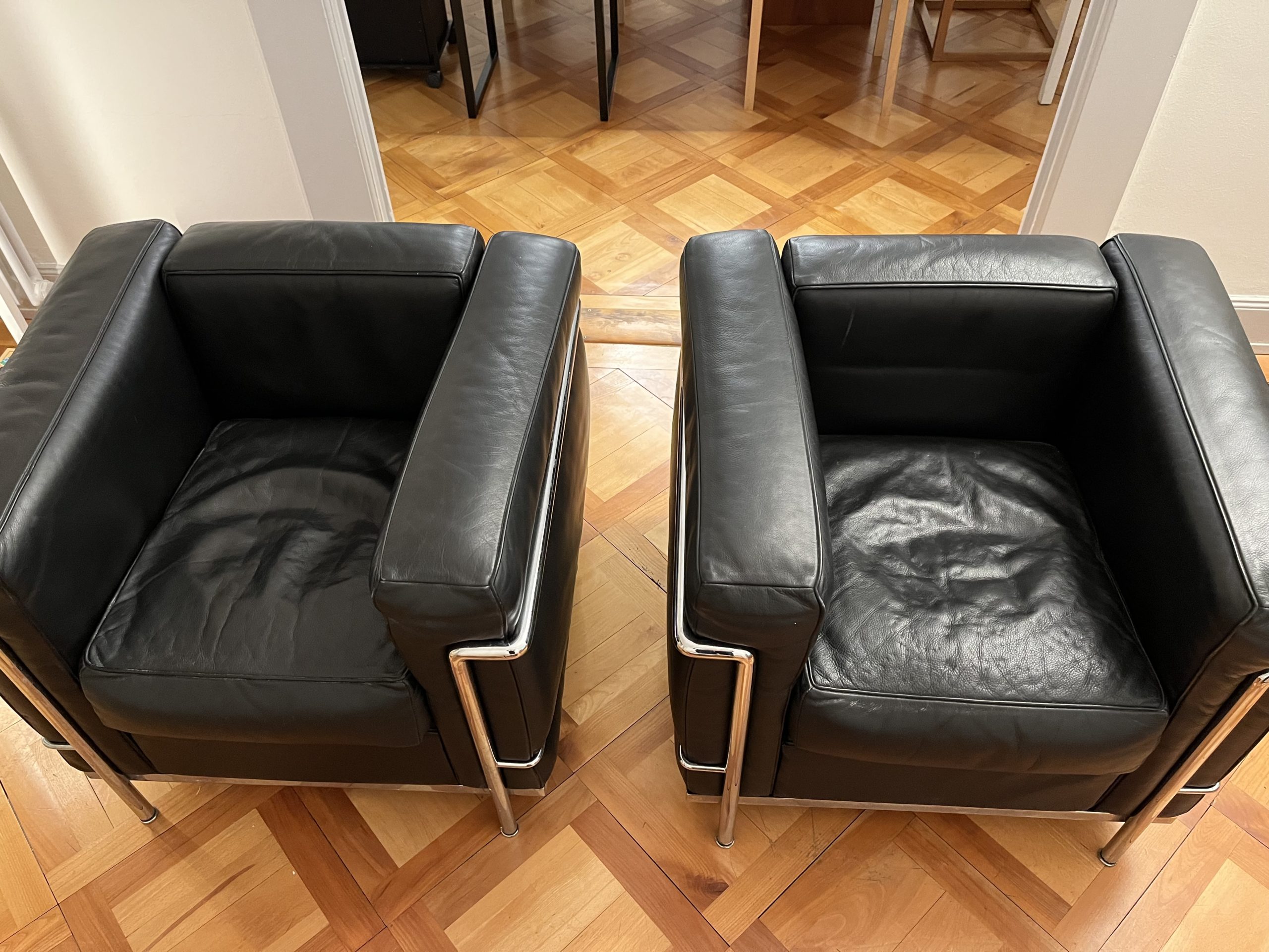Paire de fauteuils LC2 de Le Corbusier, Perriand, Jeanneret par Cassina – Bild 4