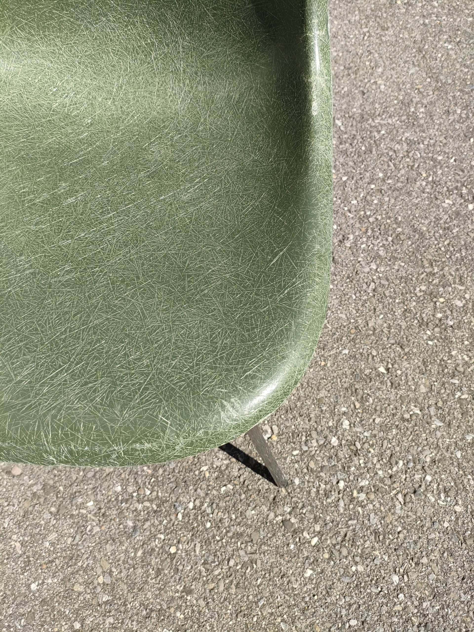 Set de 4 chaises Eames DSX couleur forest green – Image 18