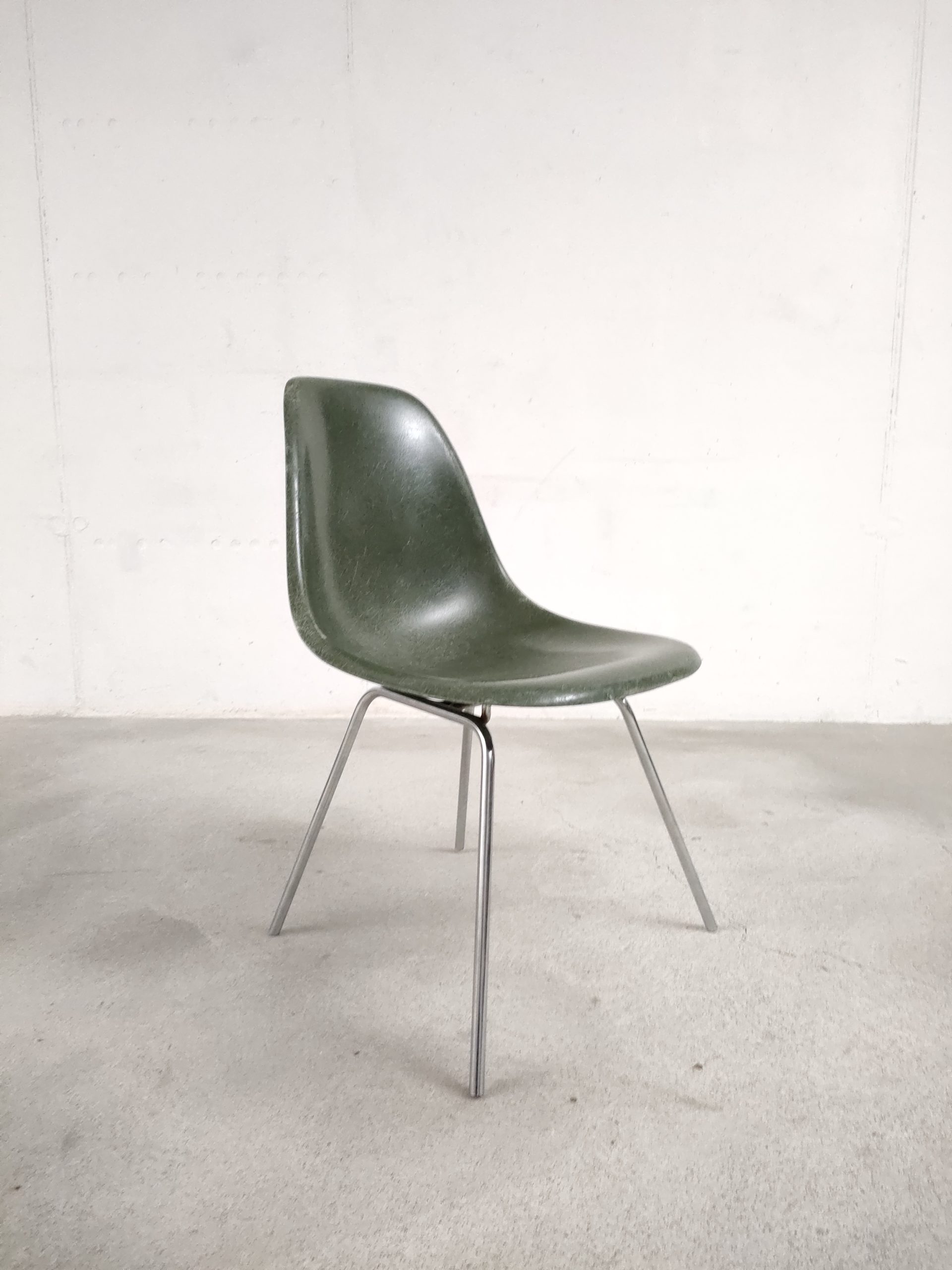 Set de 4 chaises Eames DSX couleur forest green – Image 8