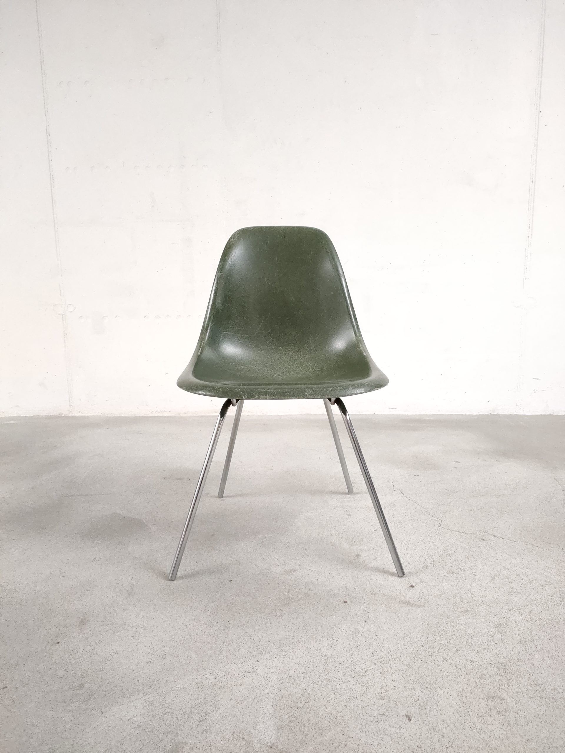 Set de 4 chaises Eames DSX couleur forest green – Image 9
