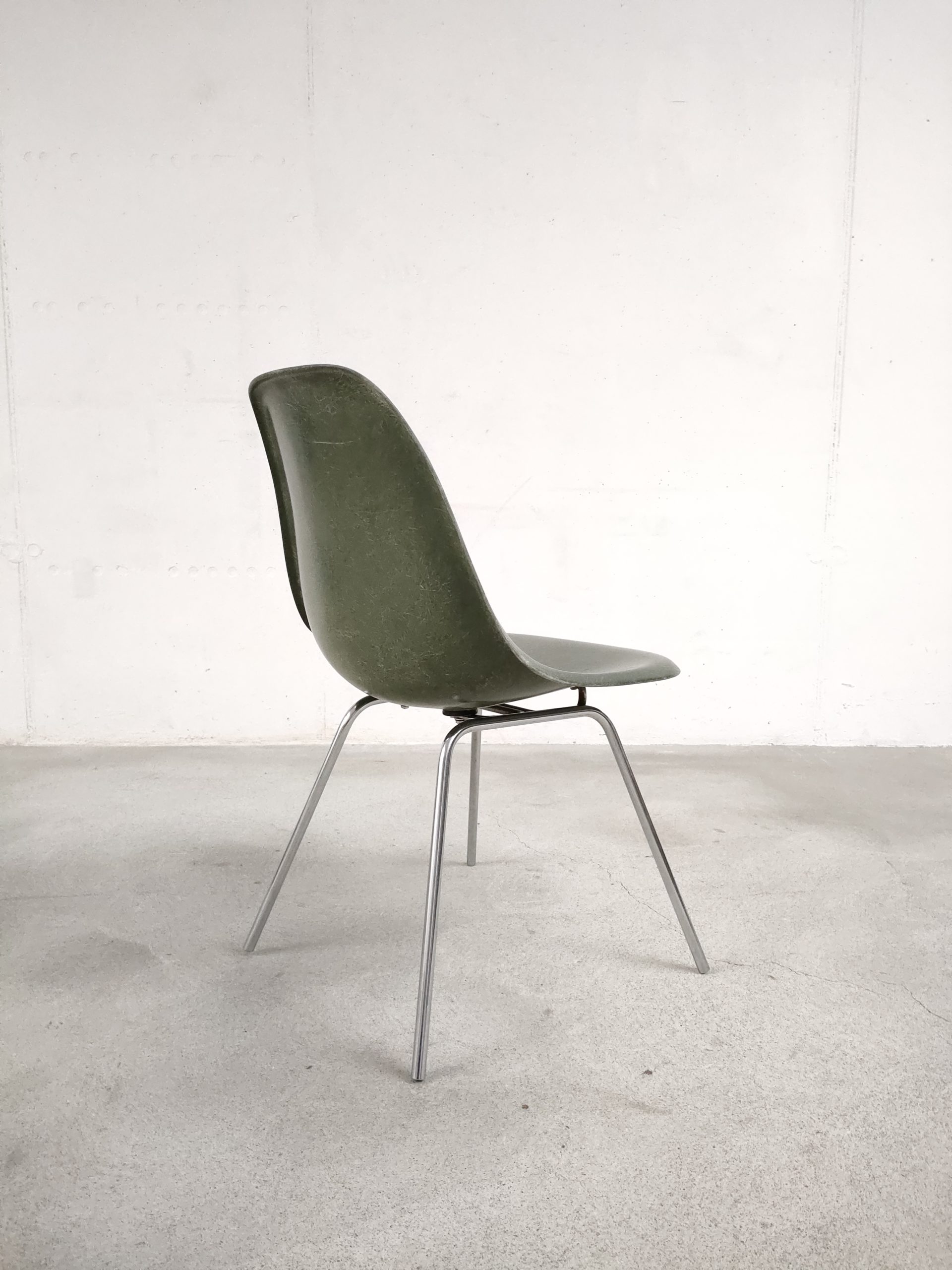 Set de 4 chaises Eames DSX couleur forest green – Image 10