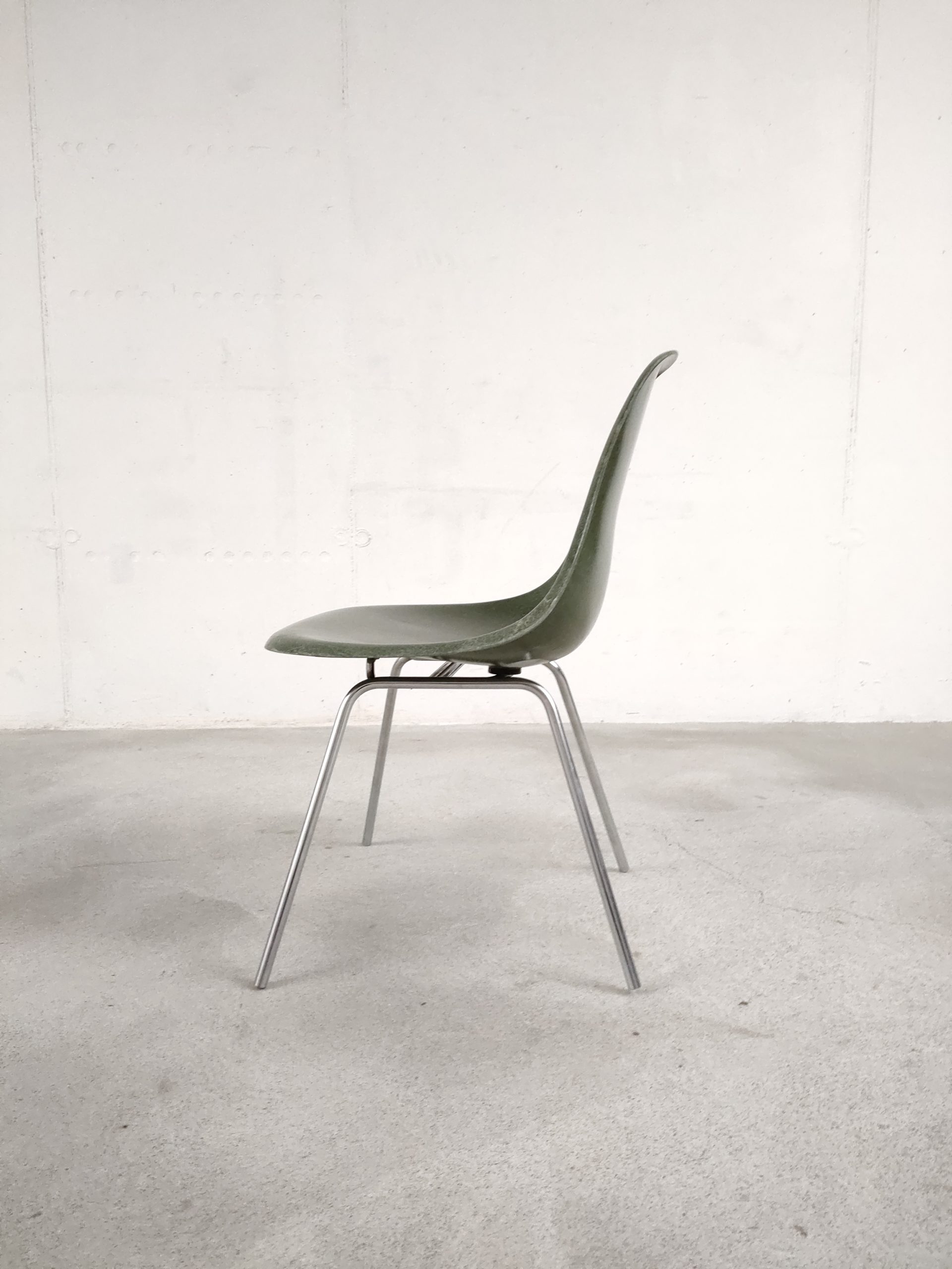 Set de 4 chaises Eames DSX couleur forest green – Image 12