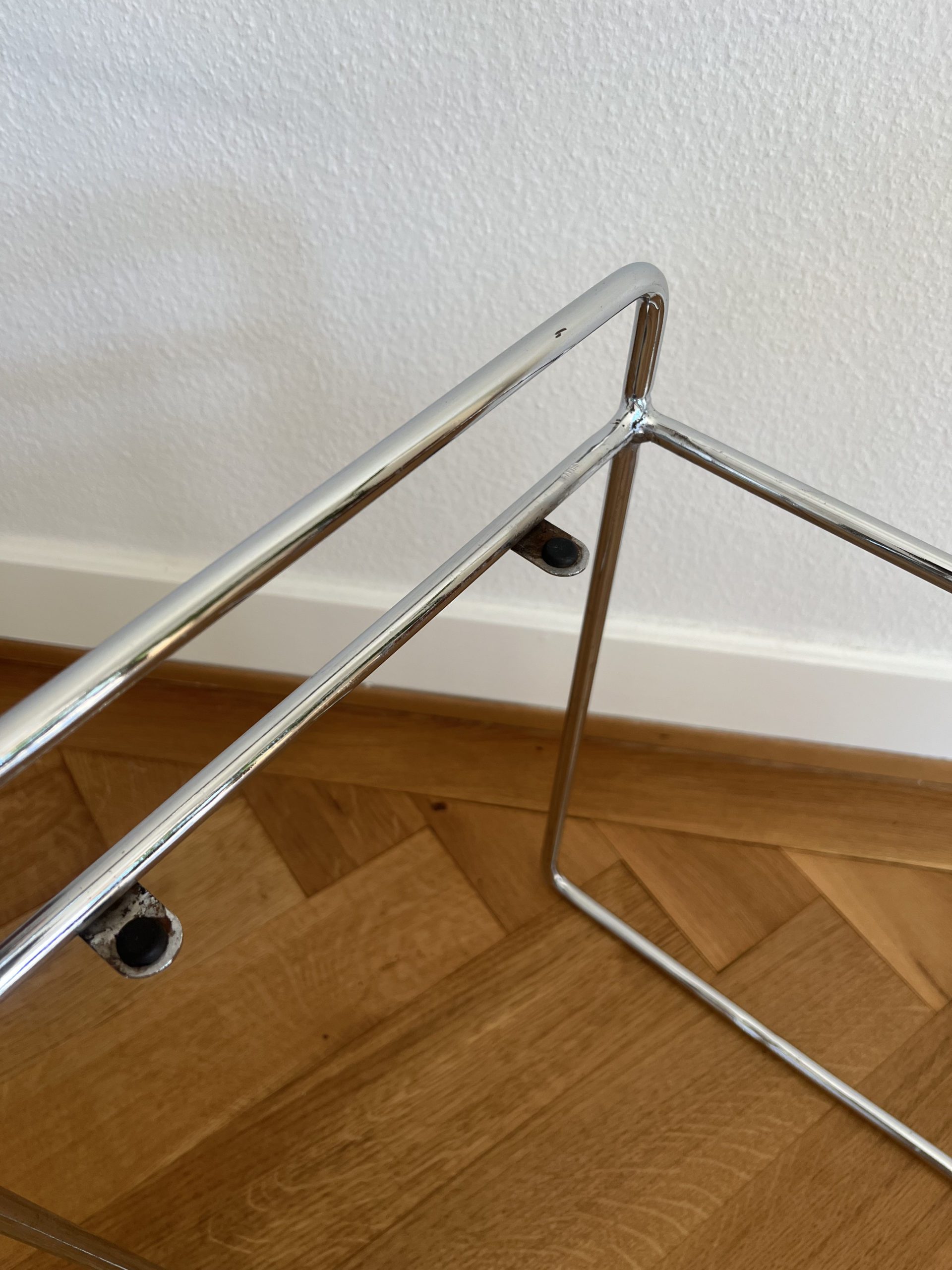 Petite table en acier tubulaire et plateau noir – Image 7