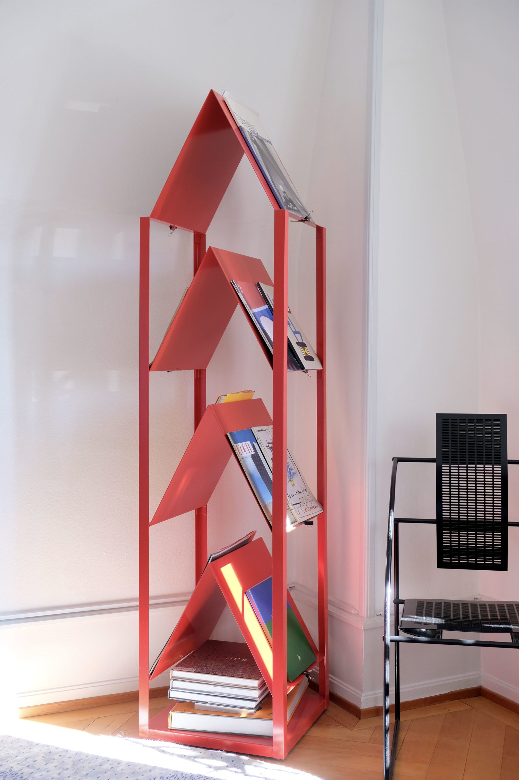 Bibliothèque / présentoir de livres métallique rouge – Image 2
