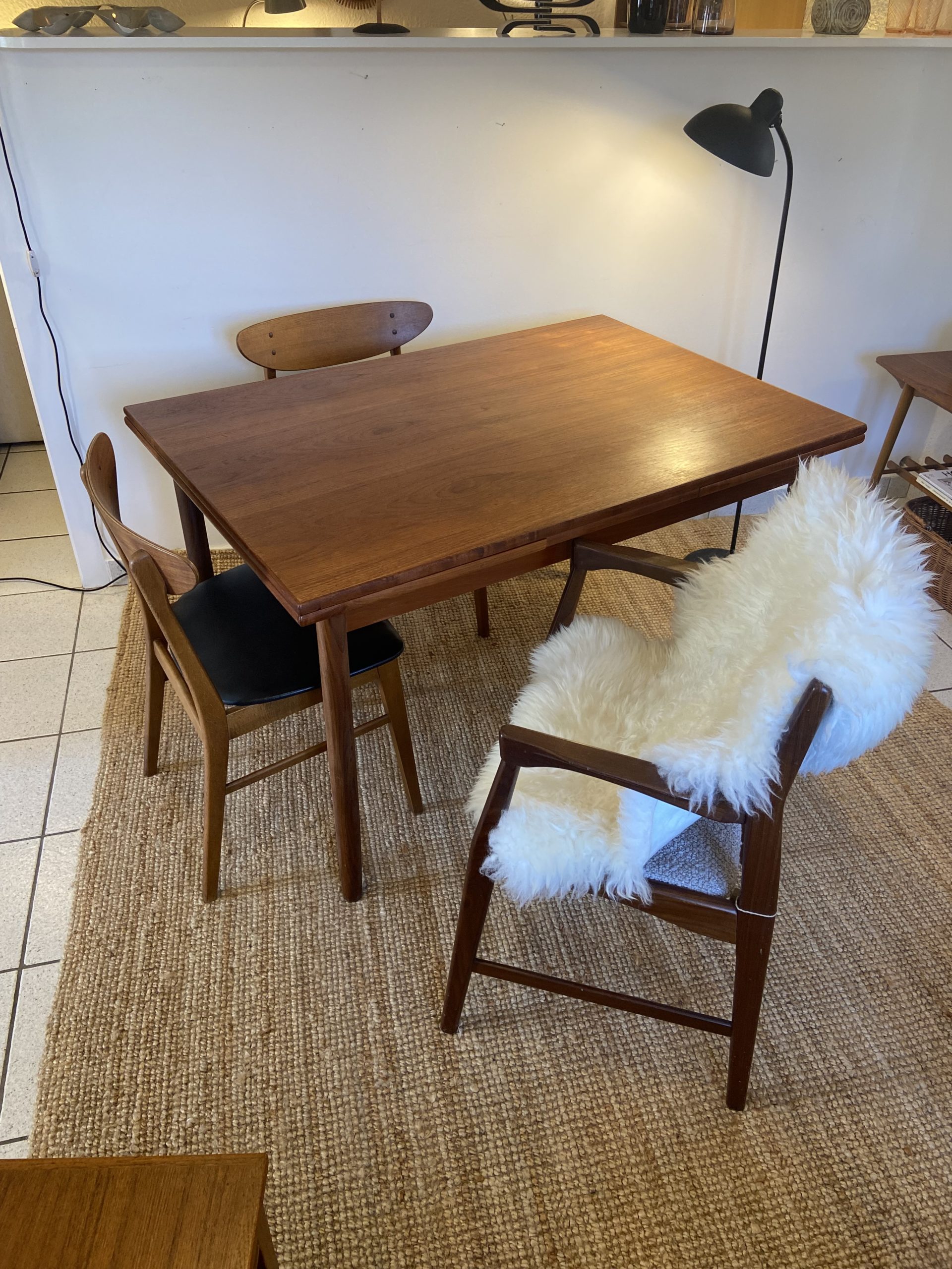 Table en teck vintage avec rallonges – Image 7