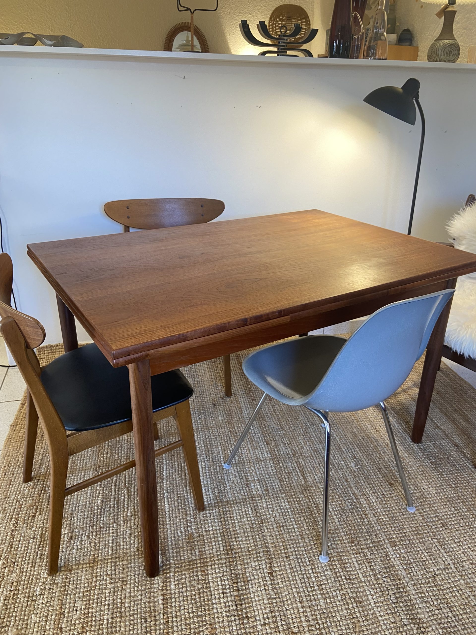 Table en teck vintage avec rallonges – Image 9