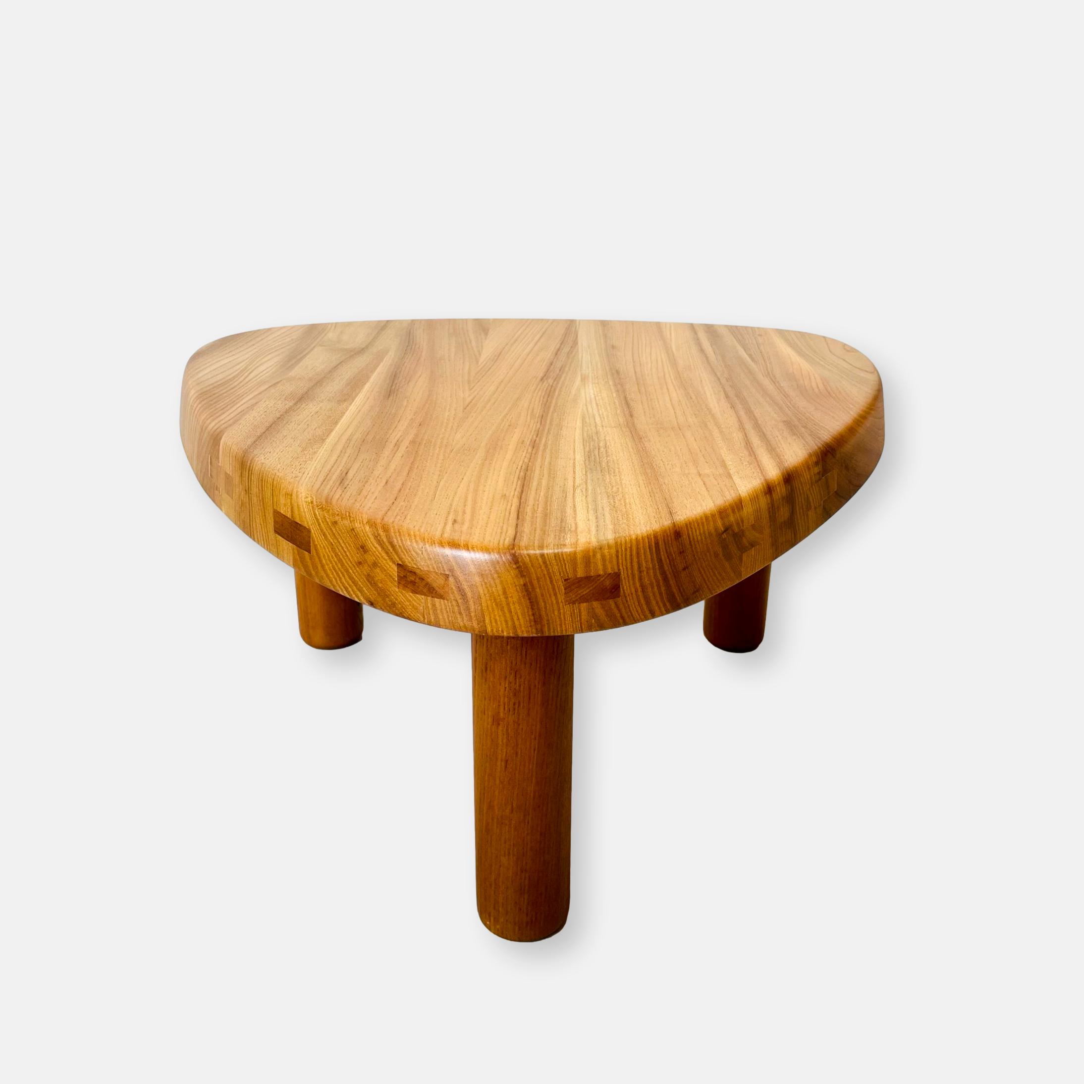 Table basse Cœur T23A par Pierre Chapo