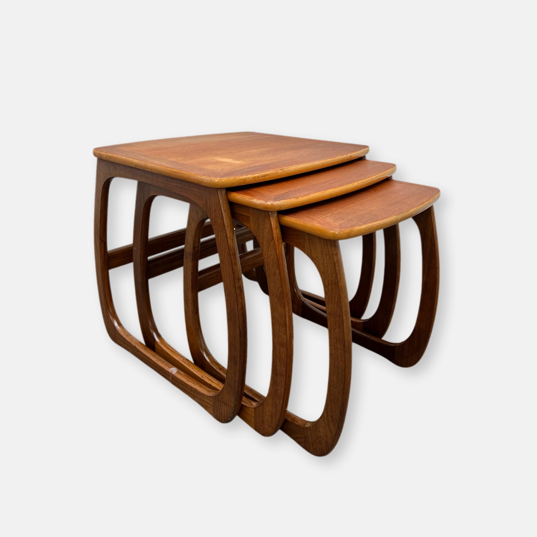 Tables gigognes par Nathan Furniture