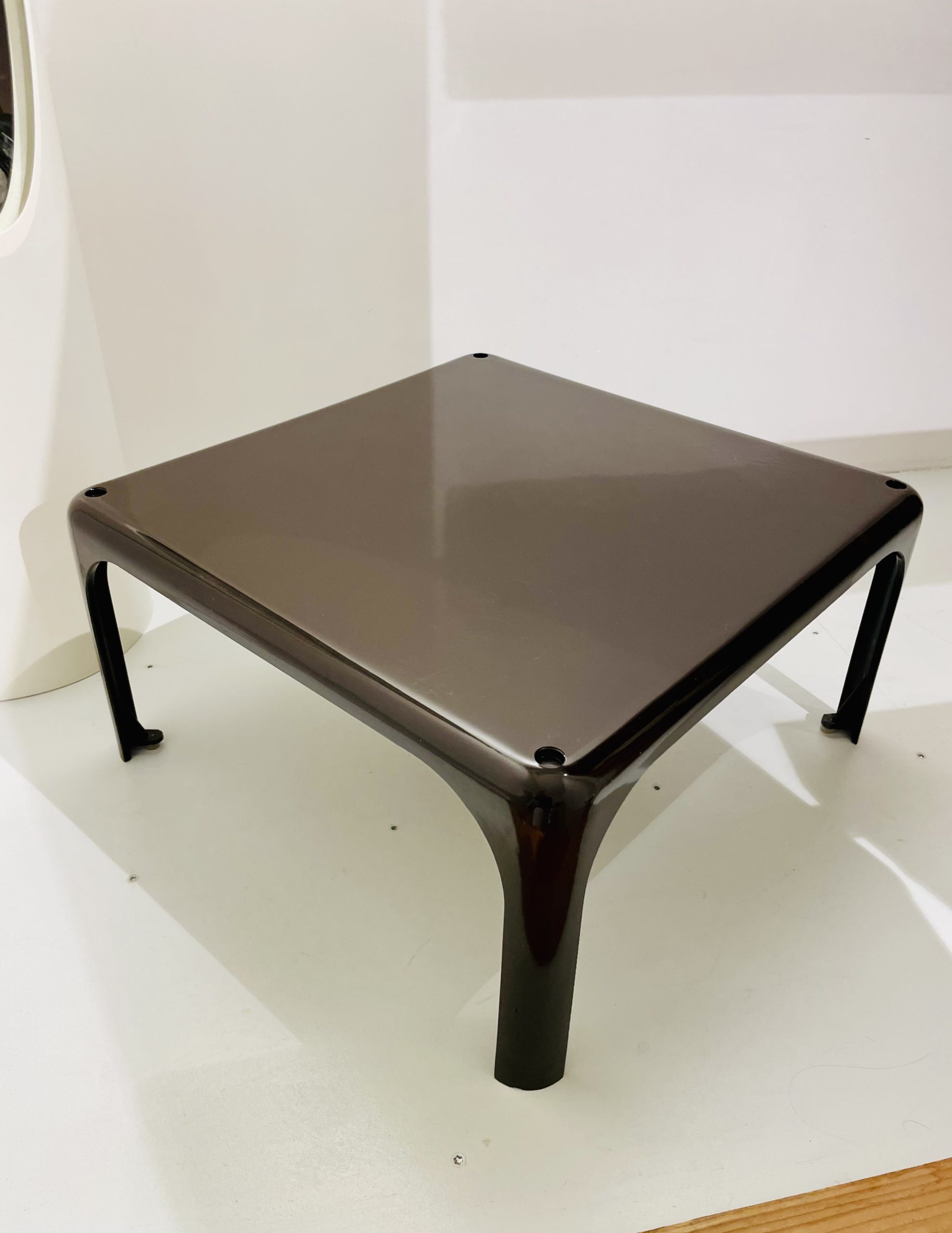 Table basse Demetrio 45 par Vico Magistretti pour Artemide 60 – Bild 3