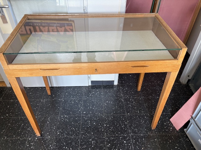 Vitrine de musée horizontale – Bild 2