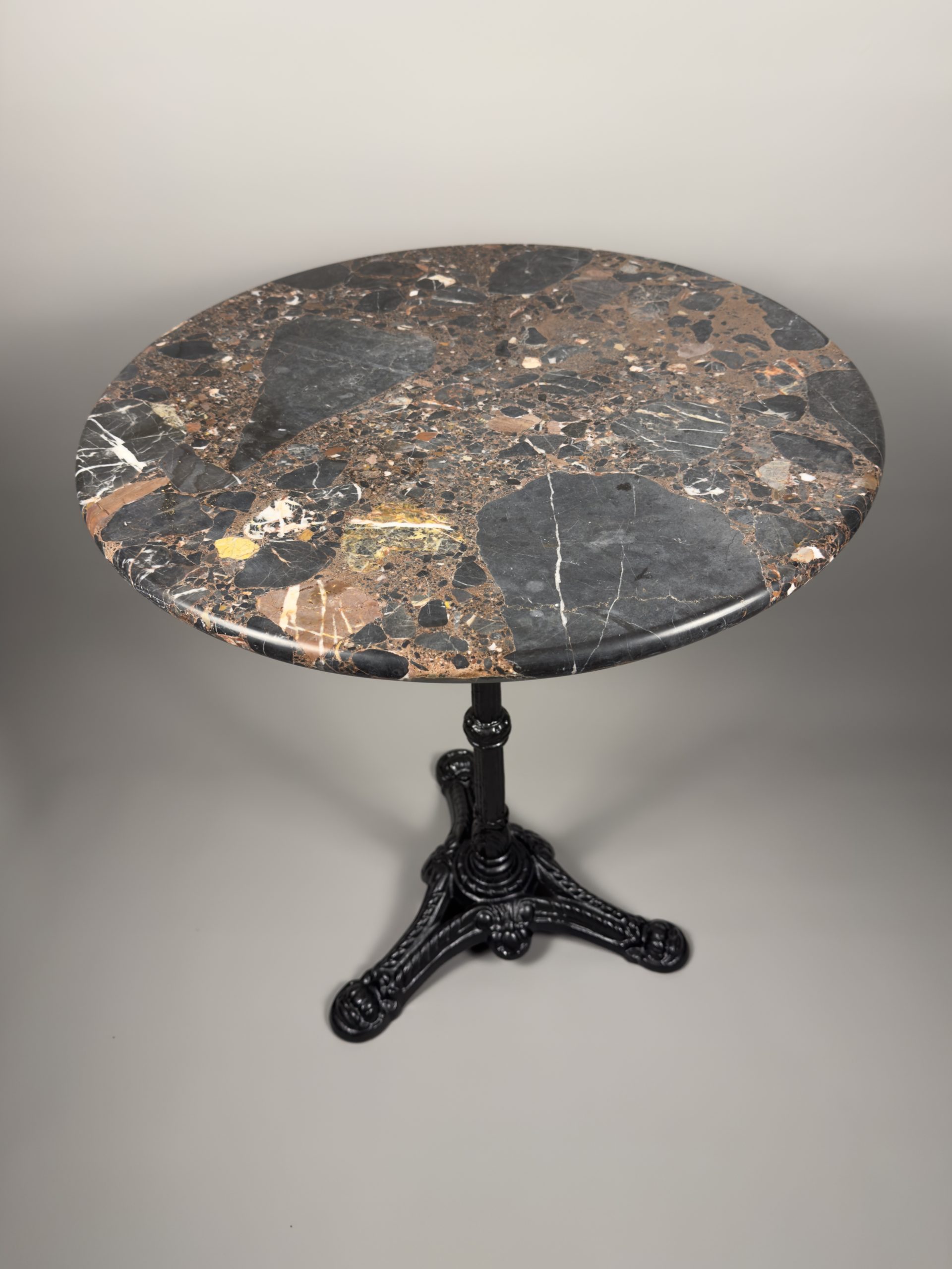 Vintage bistro table with round marble top and cast iron base – Image 4