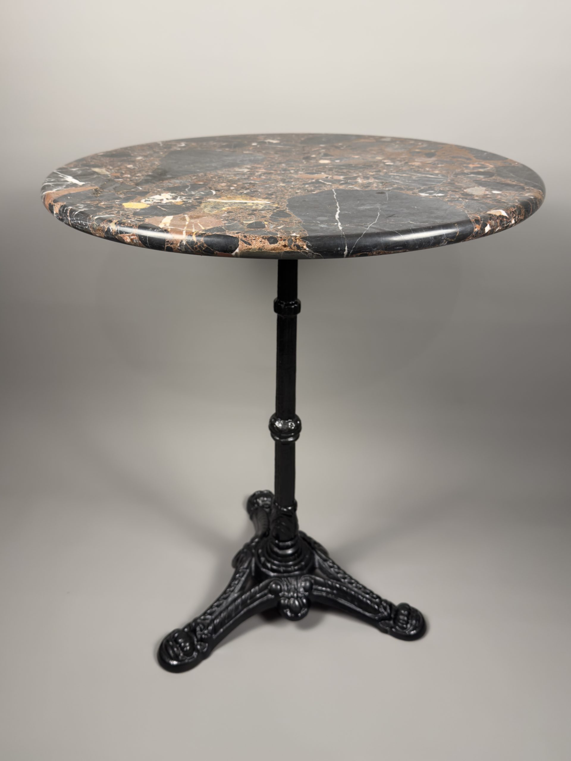 Vintage bistro table with round marble top and cast iron base – Image 2