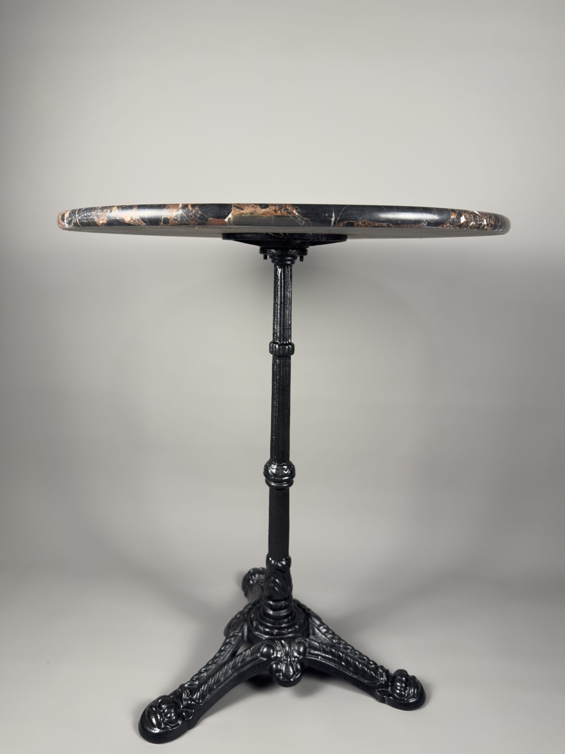 Vintage bistro table with round marble top and cast iron base – Image 6