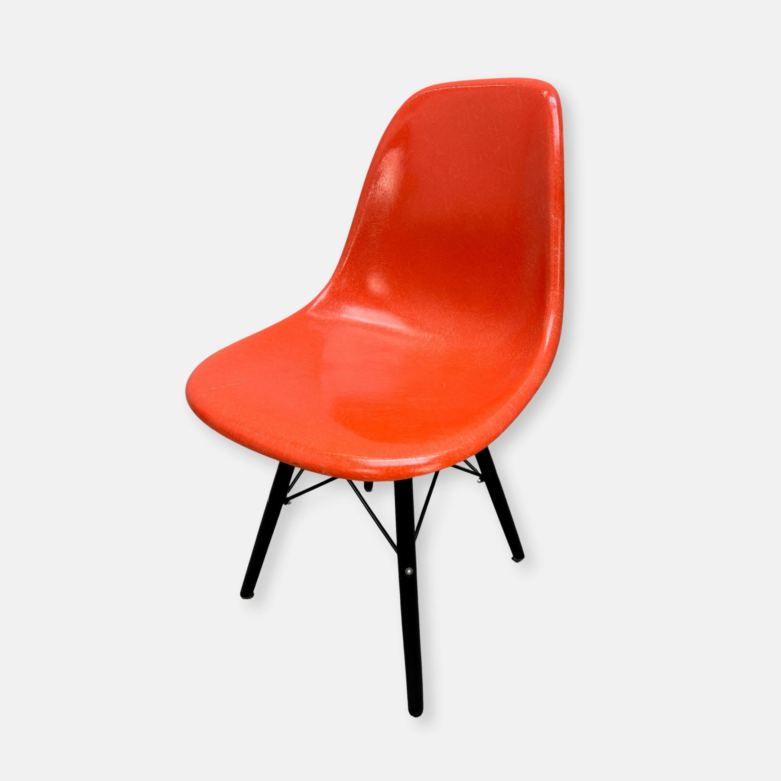 Chaise Eames DSW en fibre