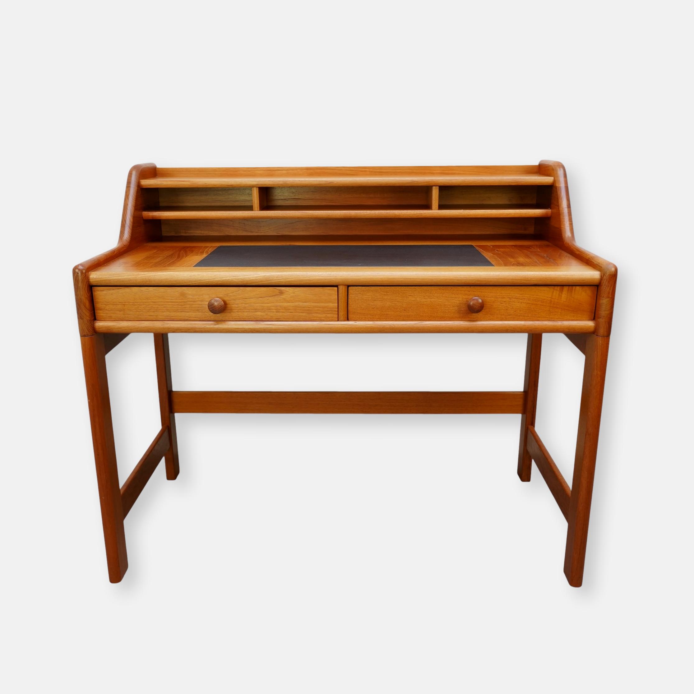 Bureau en teck par J. Mortensen pour Dyrlund