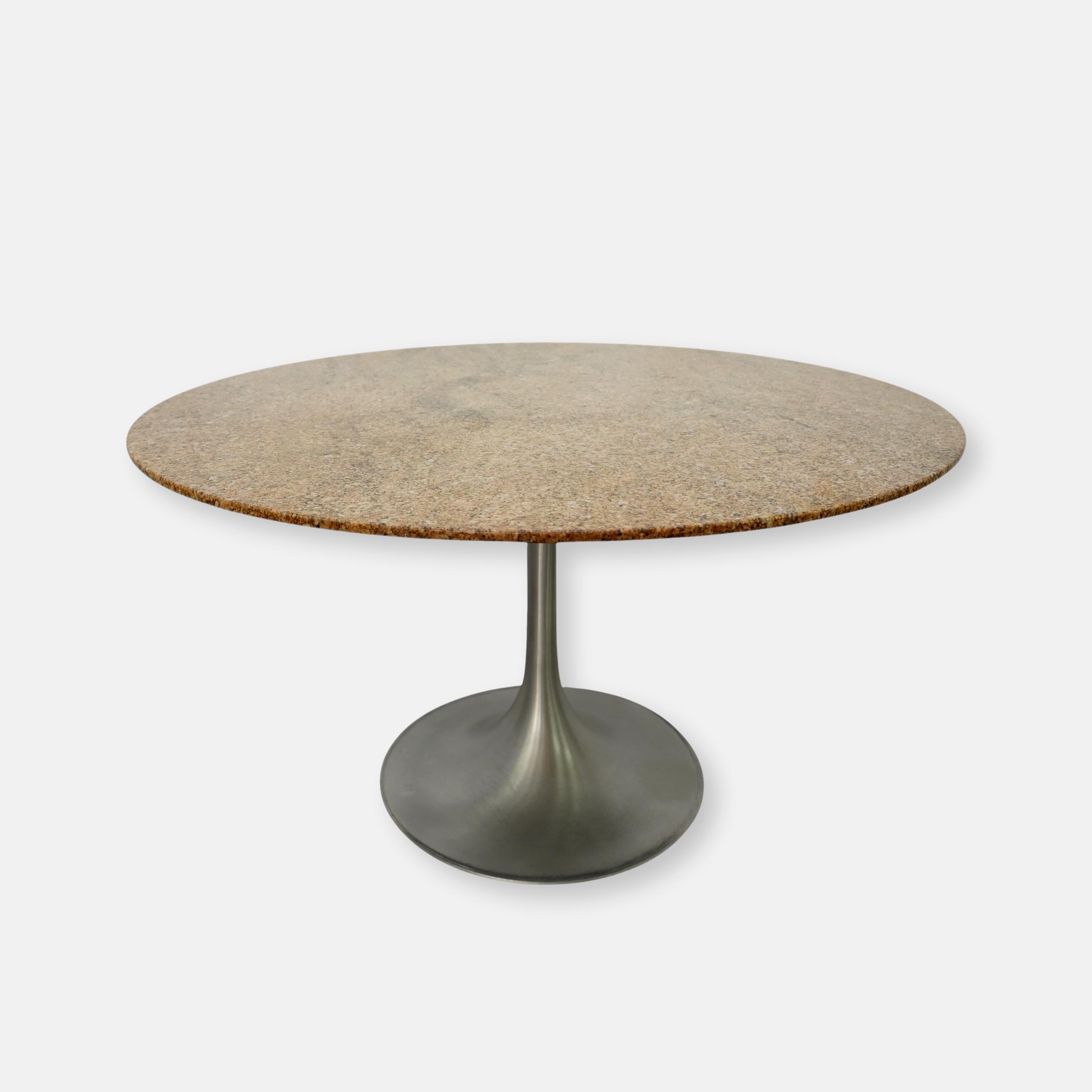 Table de salle à manger marbré pied tulipe